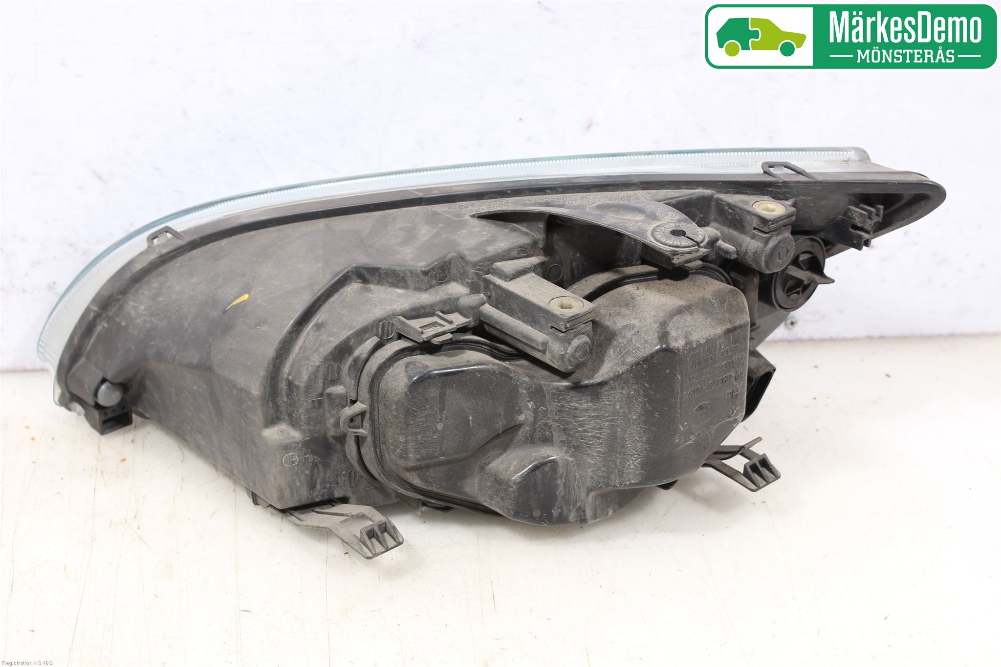 Ford FOCUS     04-07 Strålkastare Höger