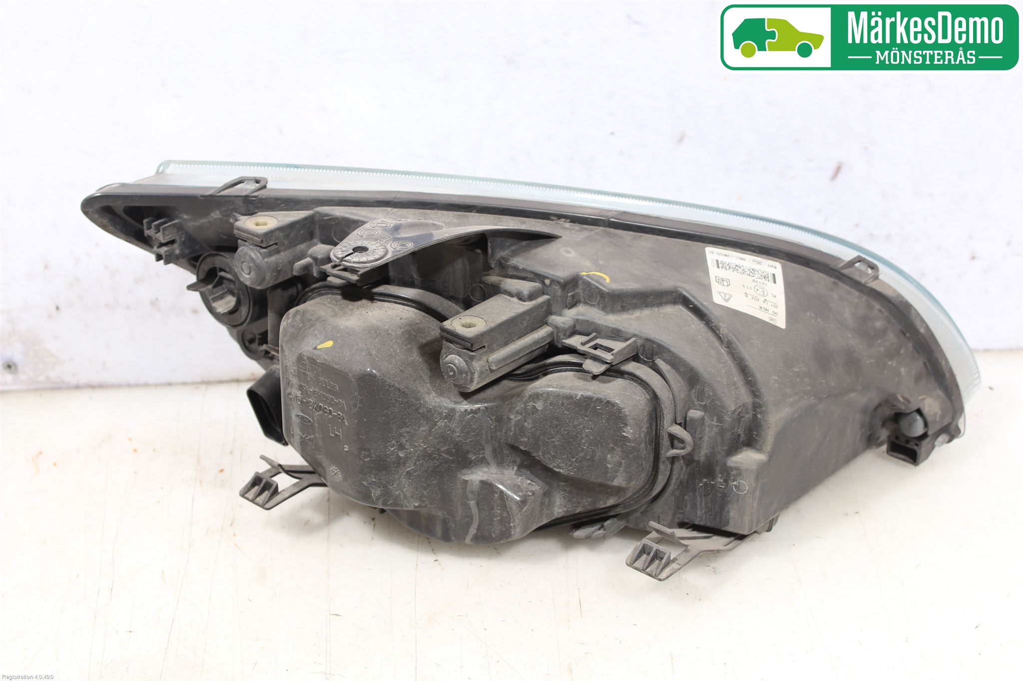 Ford FOCUS     04-07 Strålkastare Vänster