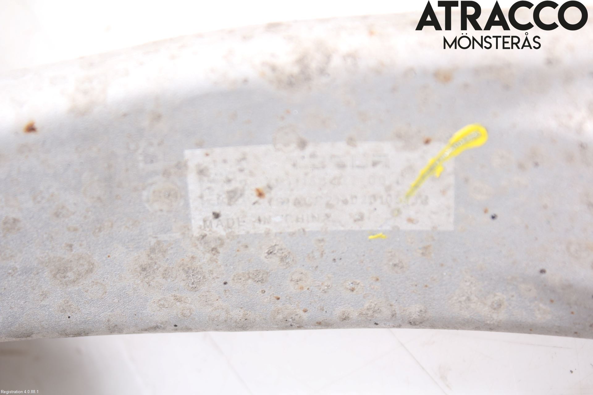 Tesla MODEL Y 21- Bärarm Bak Höger