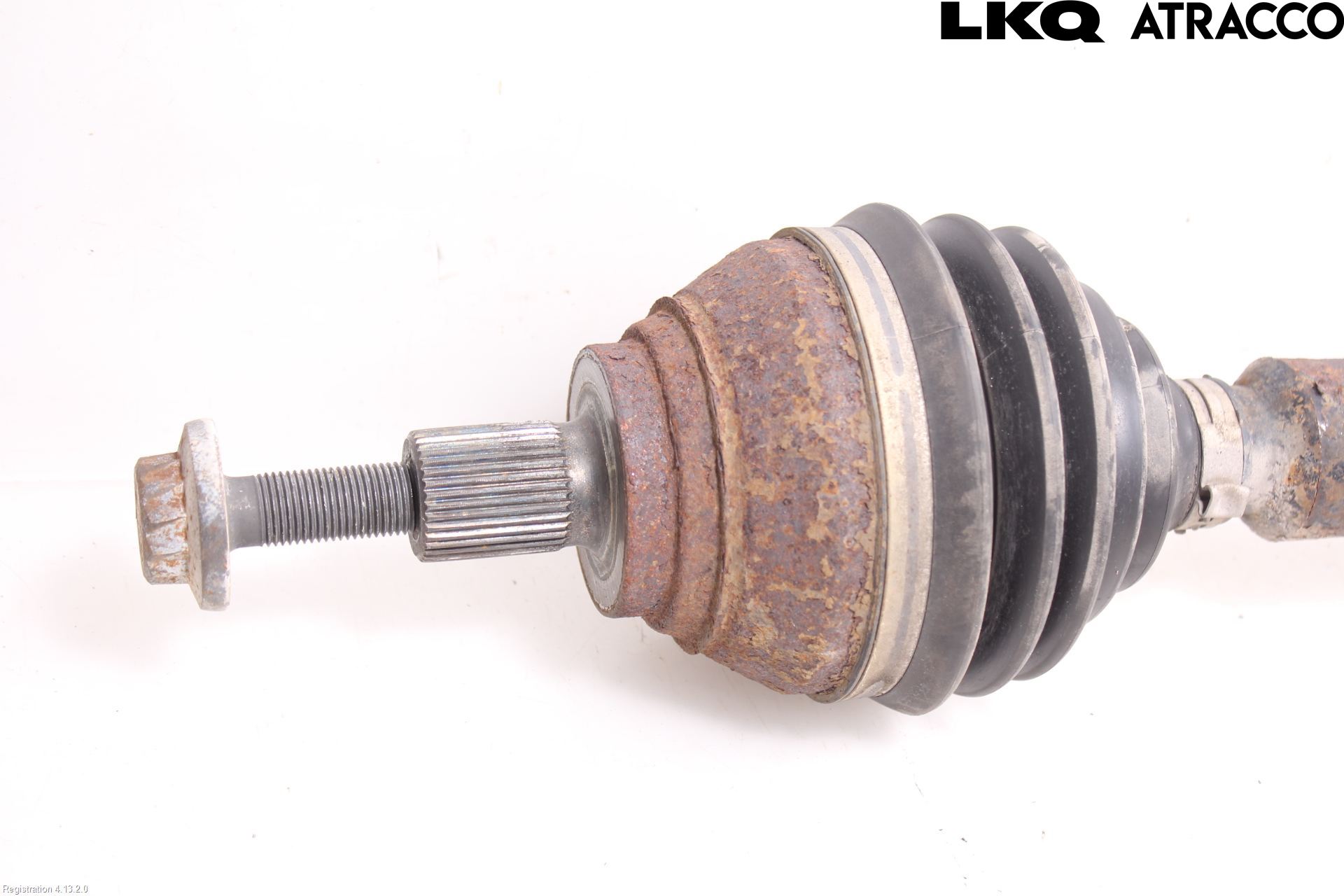 Volkswagen VW PASSAT 15-19 Drivaxel Fram Höger