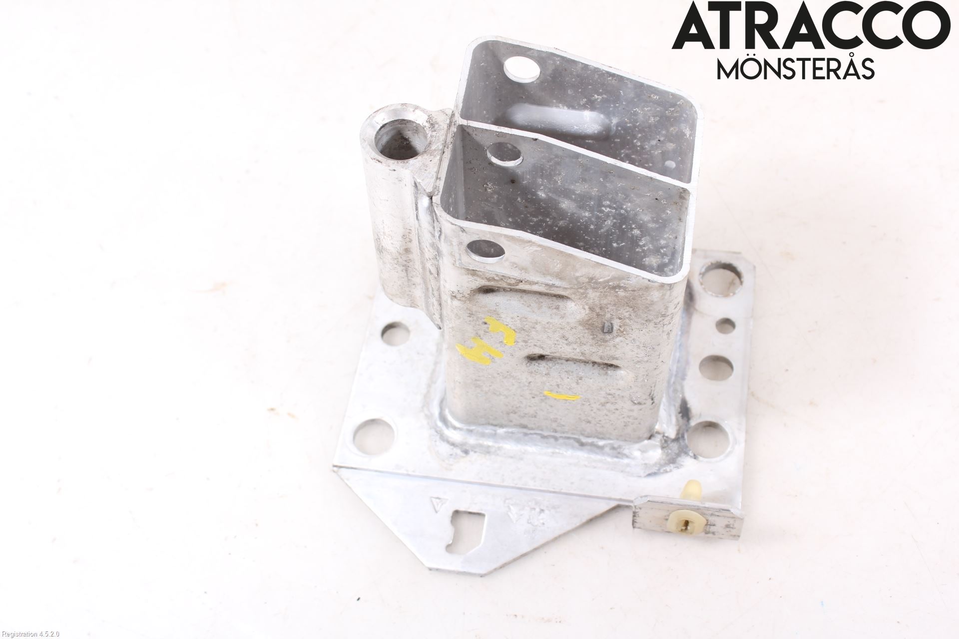 Citroen C4 II 11-18 Stötfångarbärjärn Fram