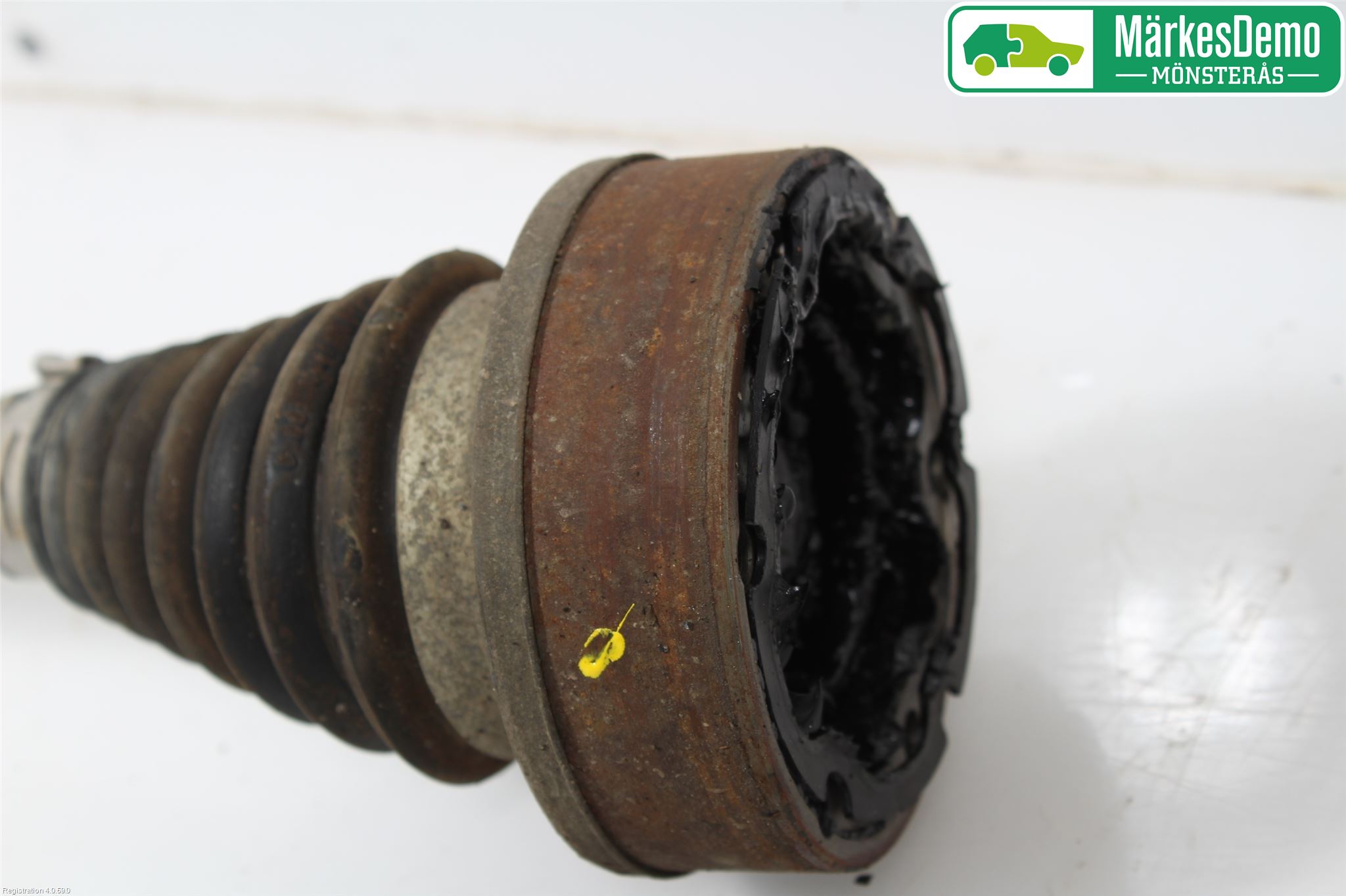 Volkswagen VW CADDY 11-15 Drivaxel Fram Vänster