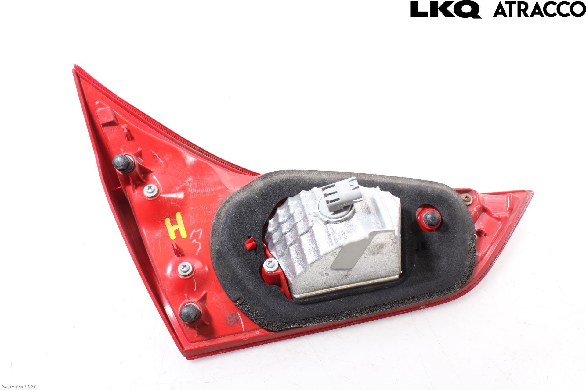 Toyota AURIS 13-19 Bakljus Lucka Hö