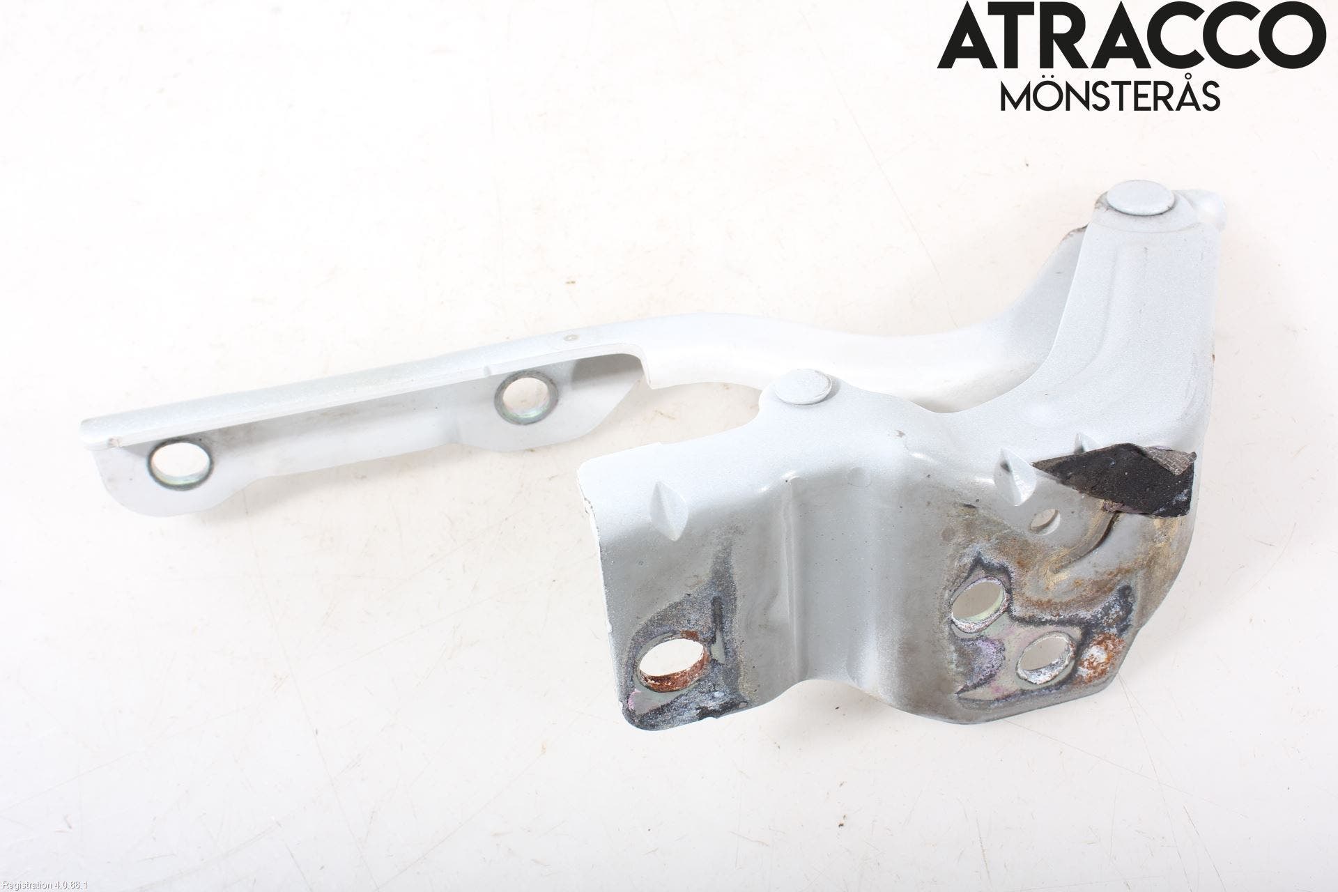 Hyundai i40 16-18 Huvgångjärn