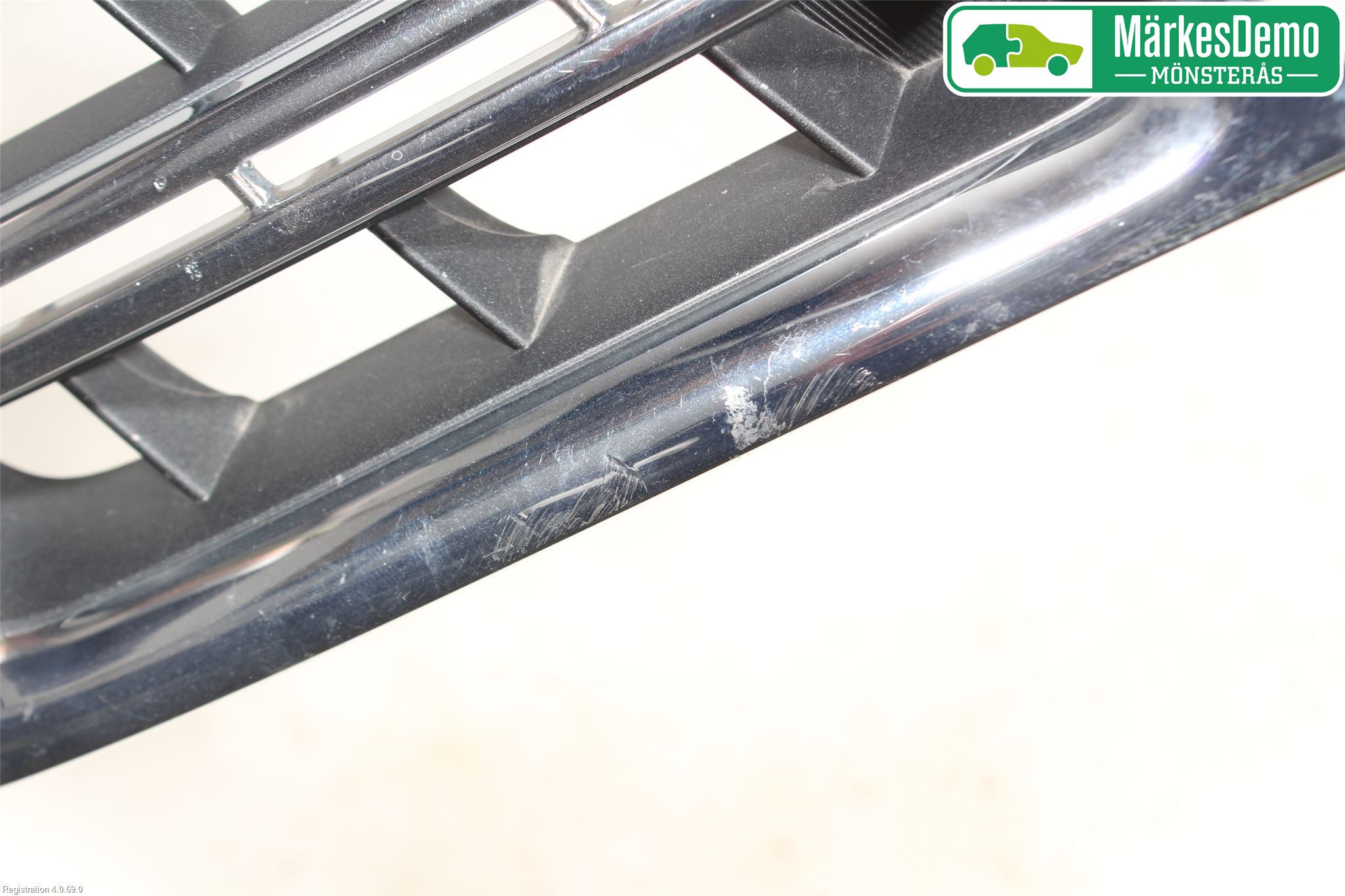 Mitsubishi L200 06-15 Grilldel Höger