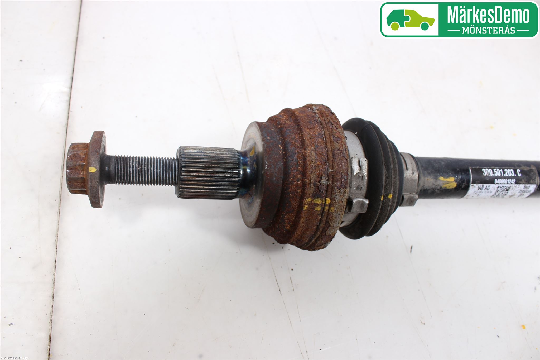 Volkswagen VW PASSAT 15-19 Drivaxel Bak Vänster