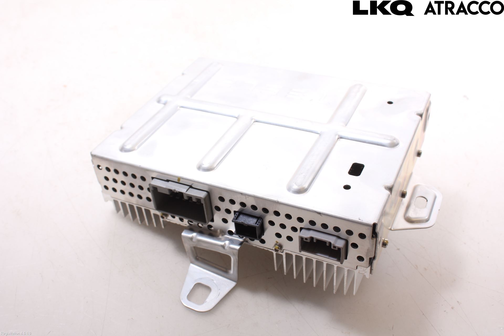 Tesla MODEL Y 21- Radio-Stereo Förstärkare