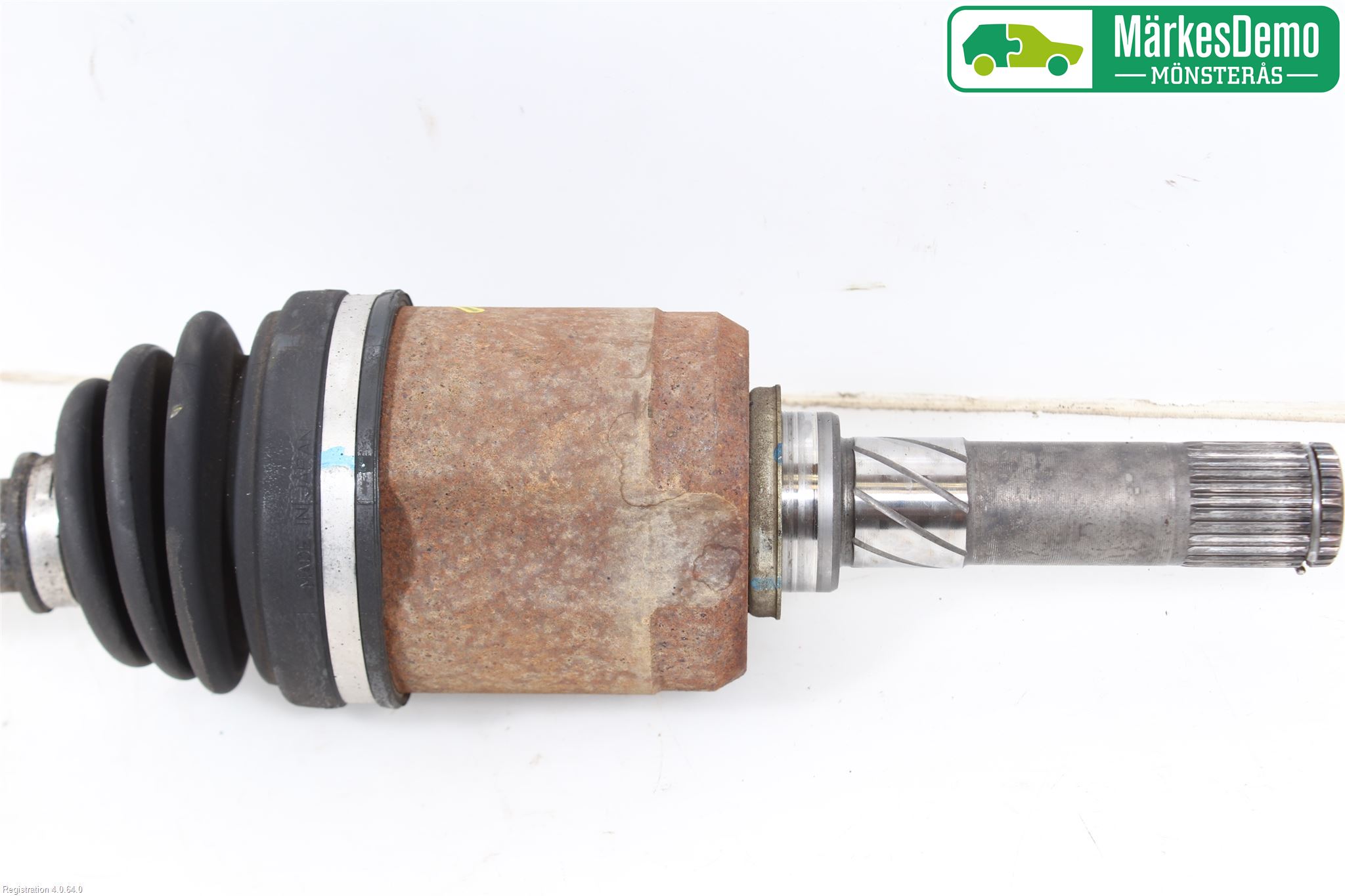Nissan QASHQAI+2  10-14 Drivaxel Fram Vänster