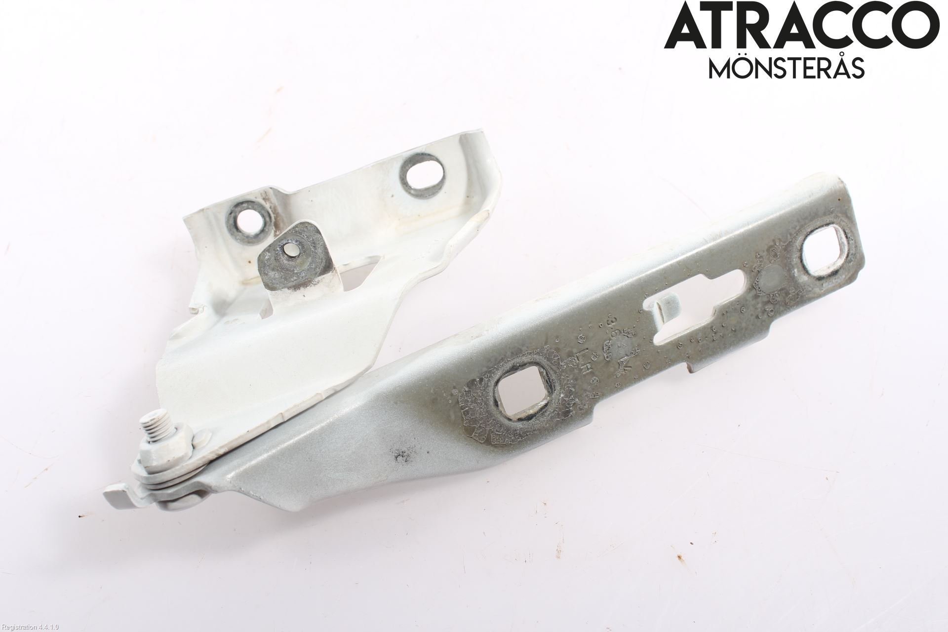 Audi A4 12-15 Huvgångjärn