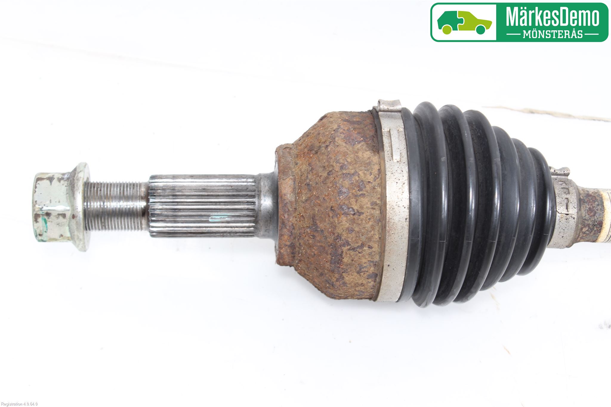 Nissan QASHQAI+2  10-14 Drivaxel Fram Vänster