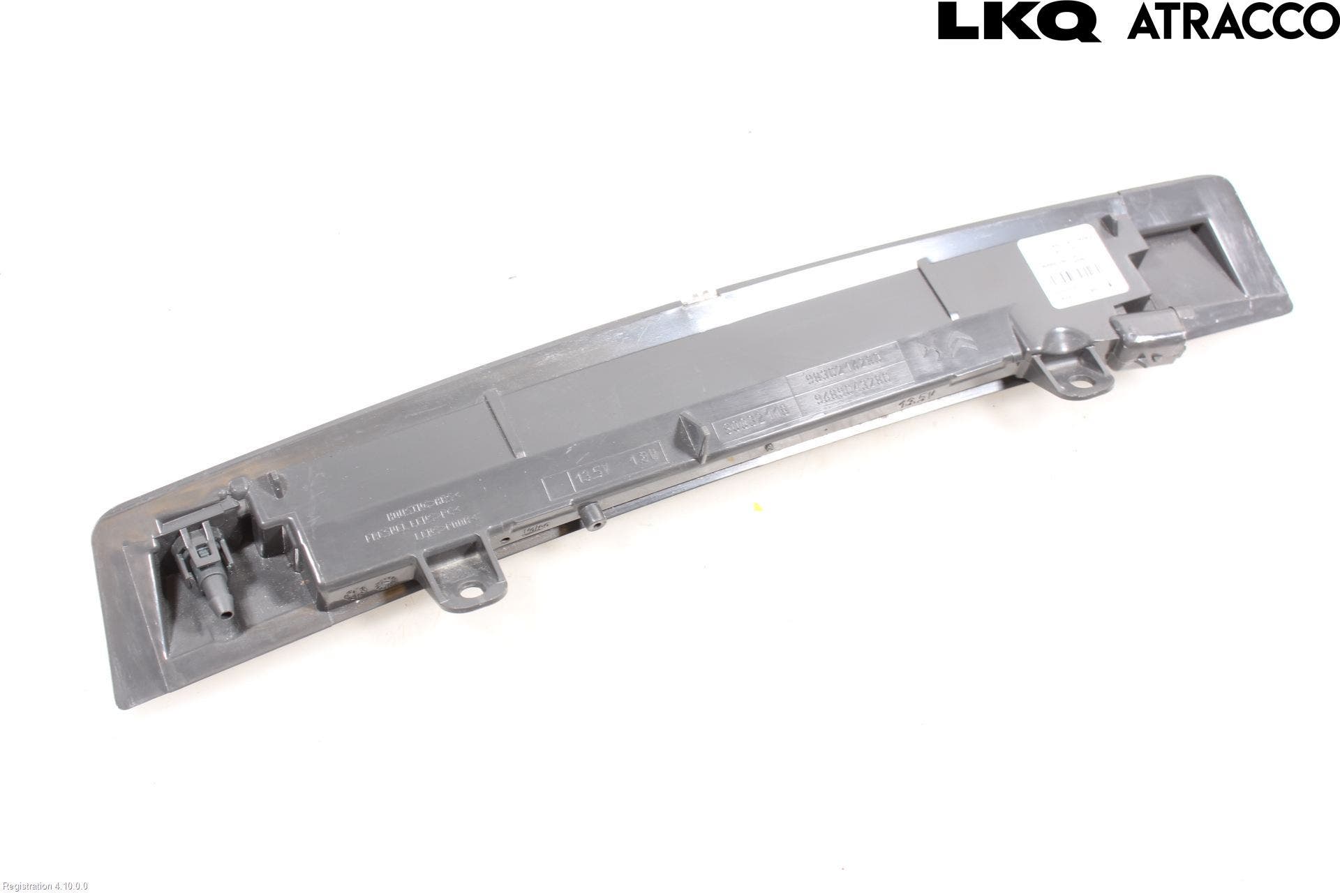 Opel CORSA F, CORSA-E 20- Bromsljus Bakruta