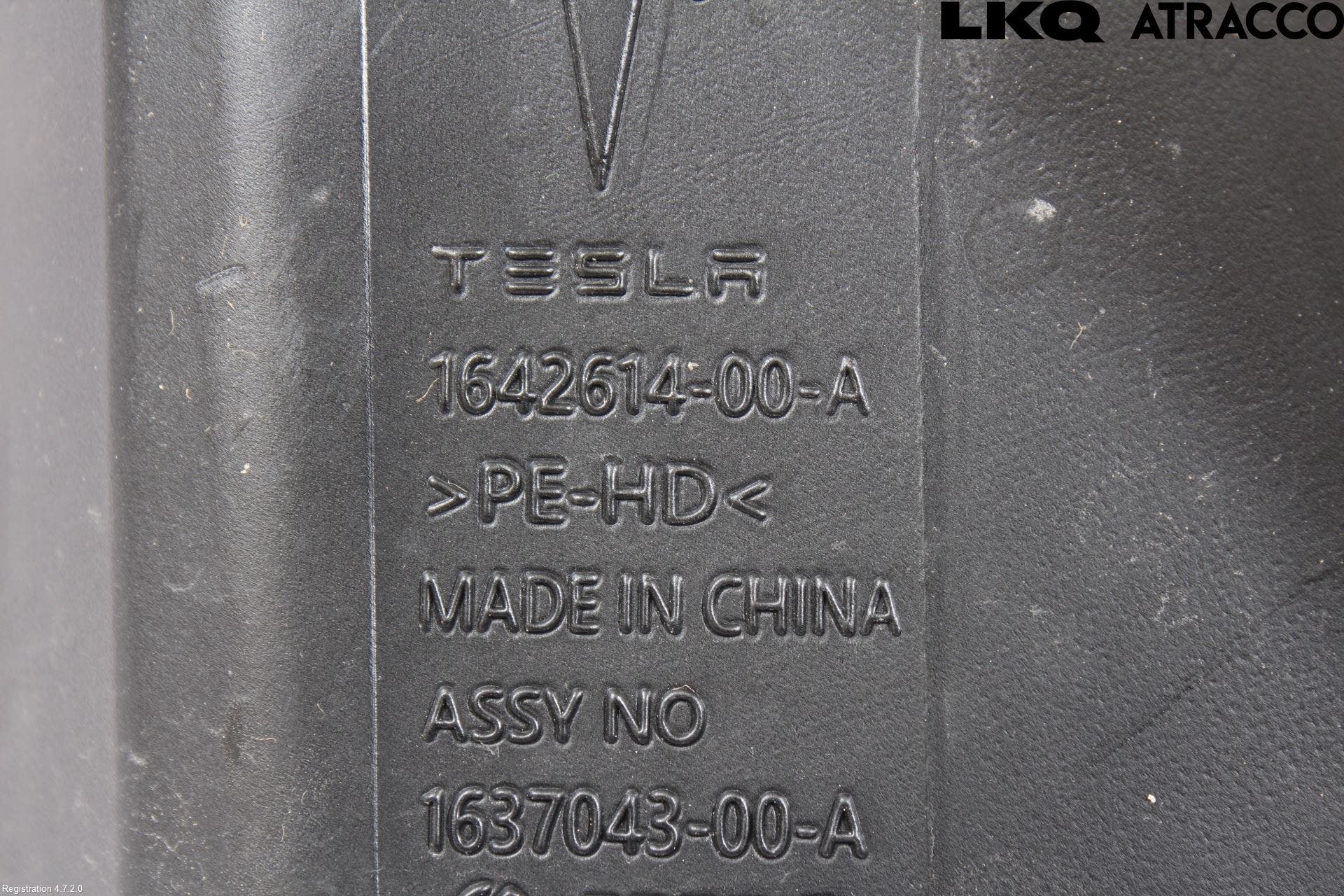 Tesla MODEL 3 17- Spolartank Vindruta