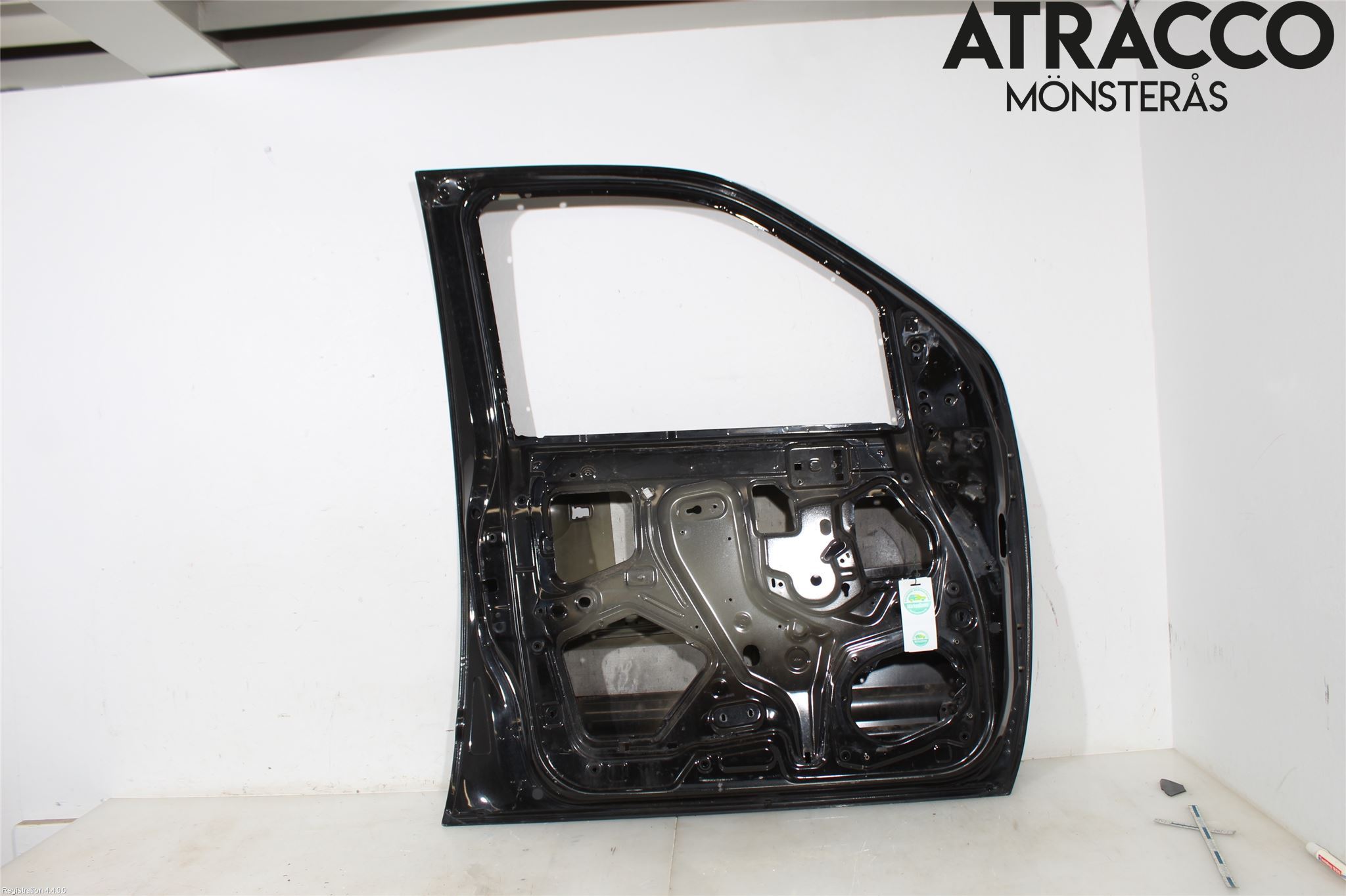 Nissan NAVARA 05-16 Dörr Fram Vänster