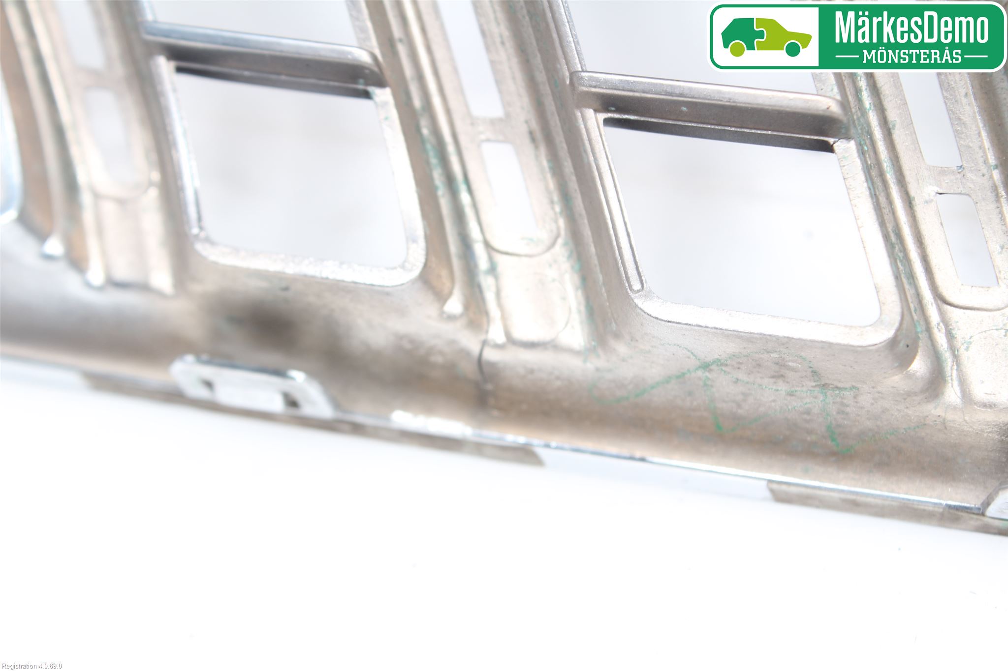 Mitsubishi L200 06-15 Grilldel Höger