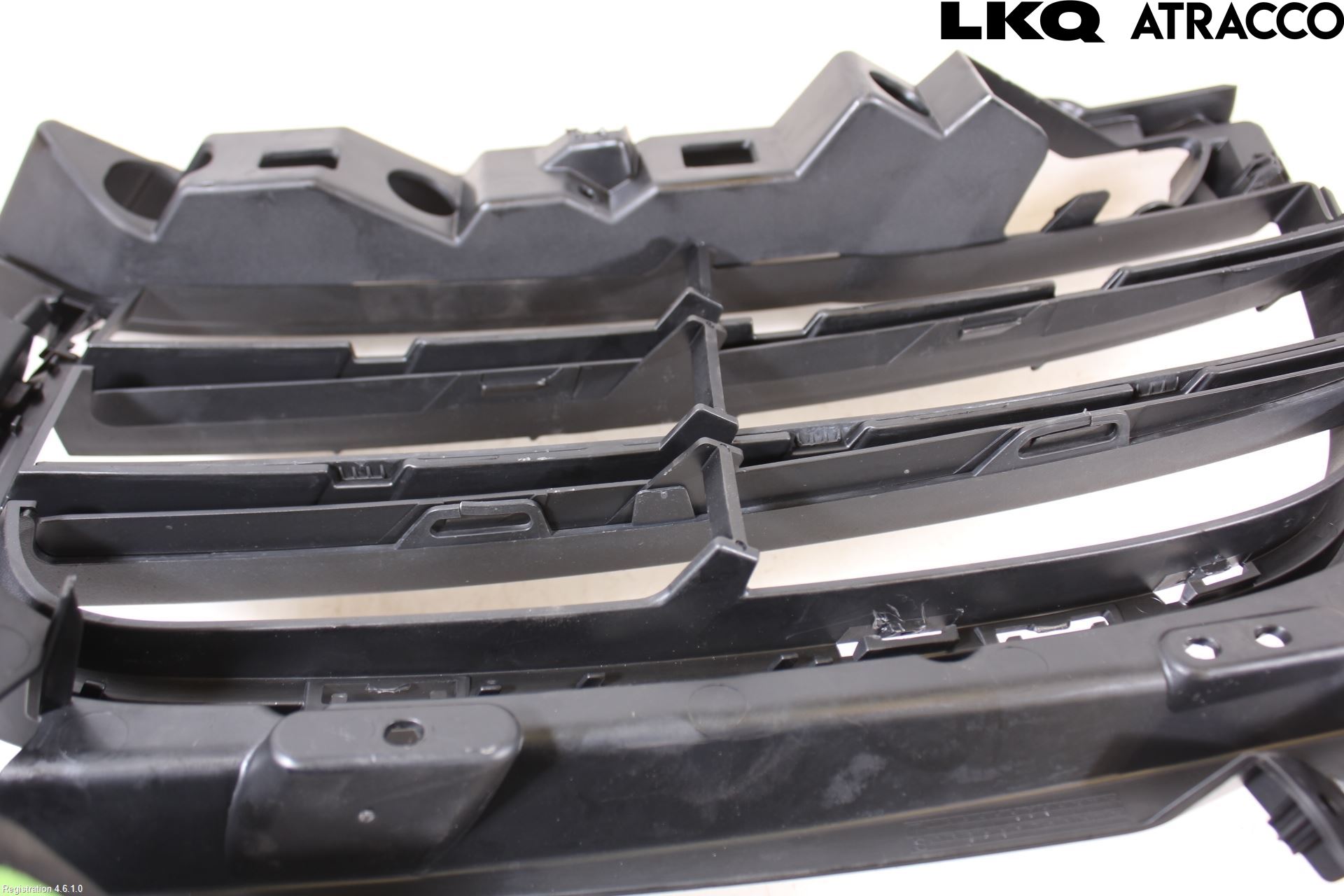 Porsche CAYENNE 03- Grilldel Höger