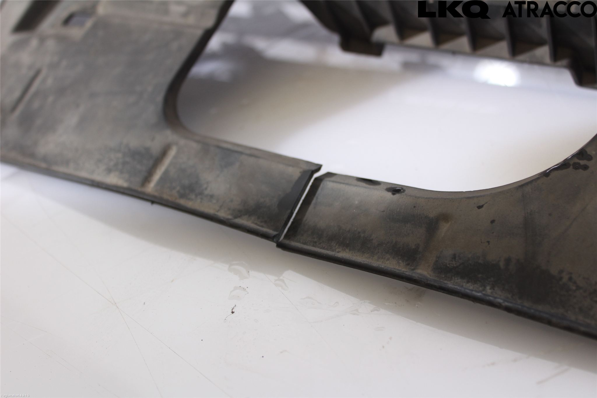 Opel VIVARO 15-19 Grill Komp
