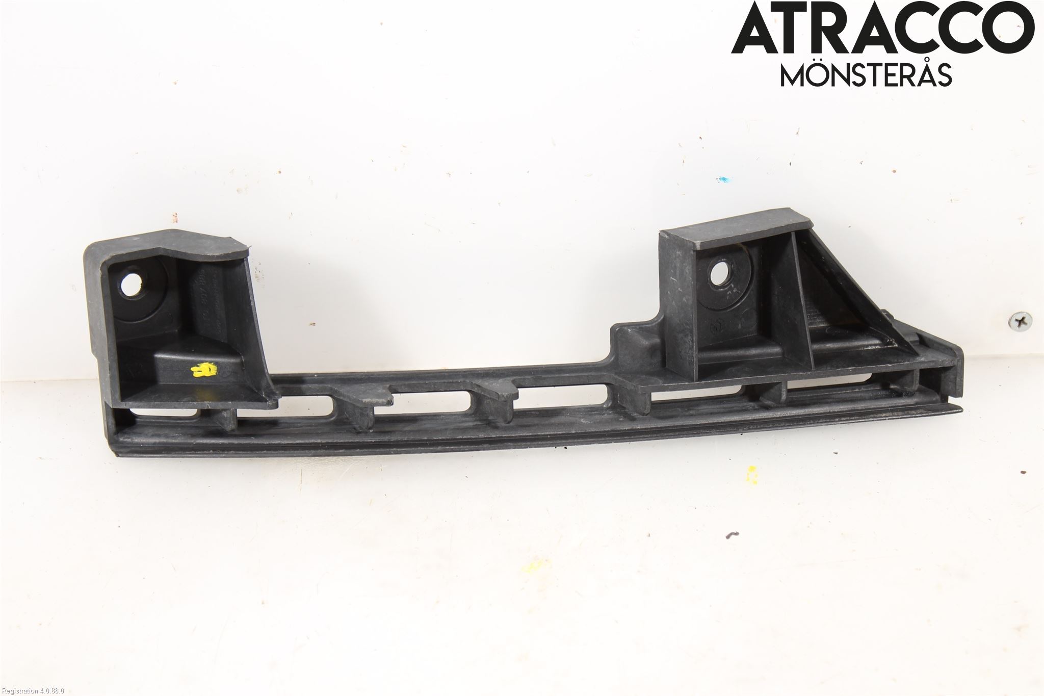 Volkswagen VW CADDY      04-10 Stötfångarfäste Fram Hö