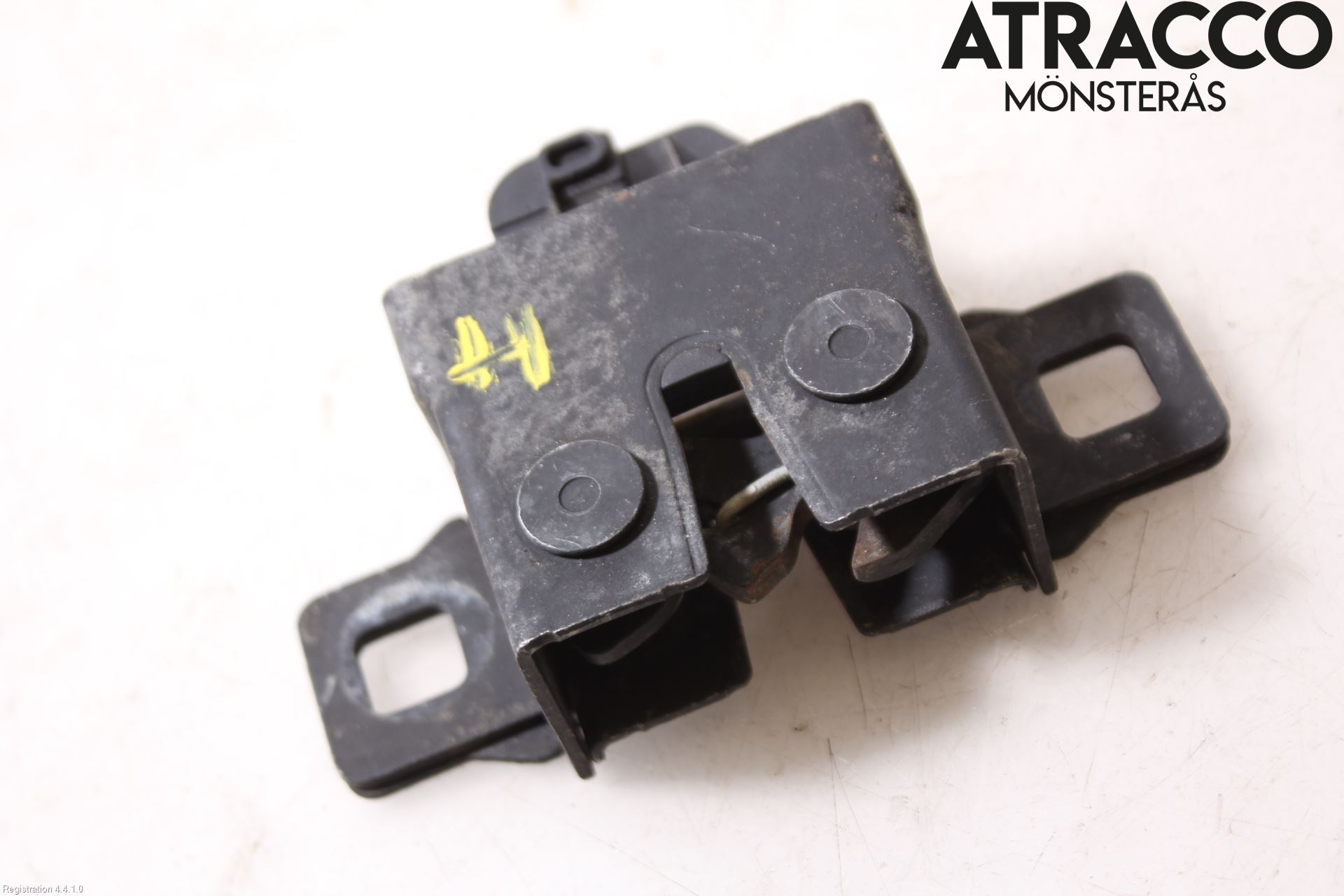 Jaguar F-PACE Huvlås