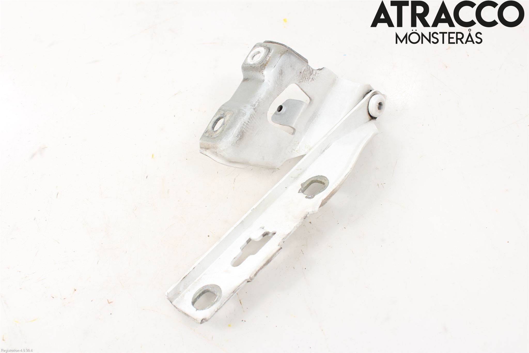 Audi A4 12-15 Huvgångjärn