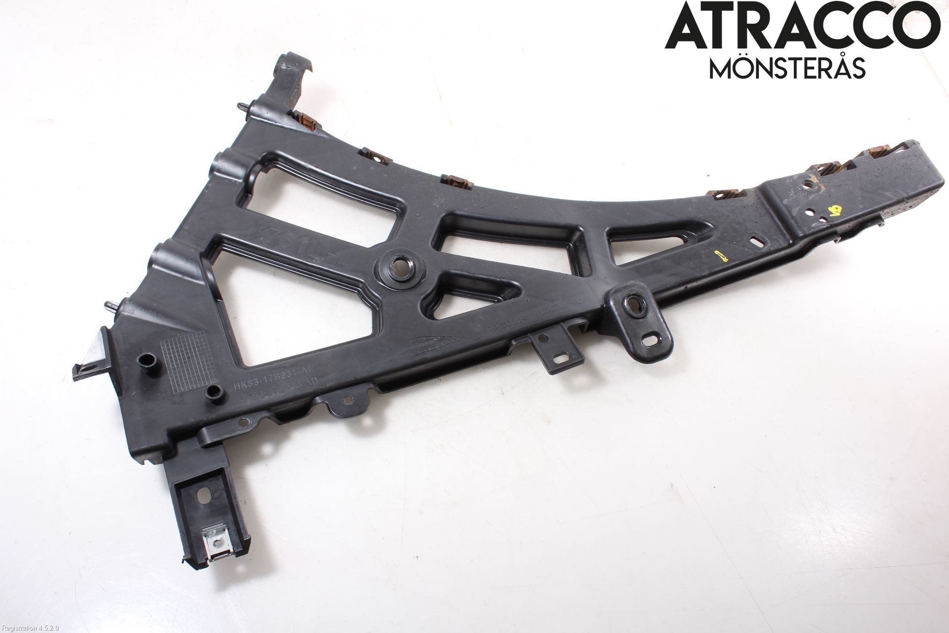 Jaguar F-PACE Stötfångarfäste Bak Vä