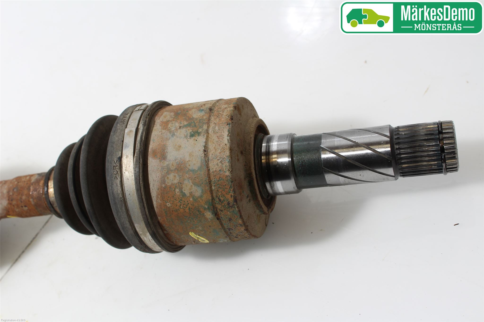 Mazda BT-50 Drivaxel Fram Höger