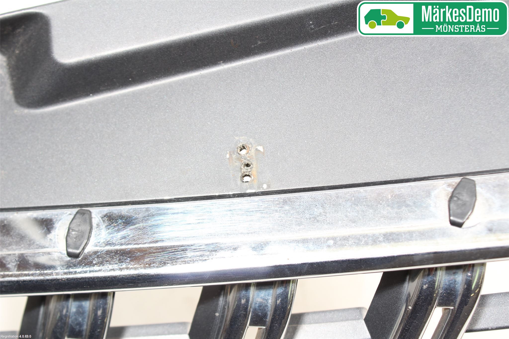 Mitsubishi L200 06-15 Grilldel Höger