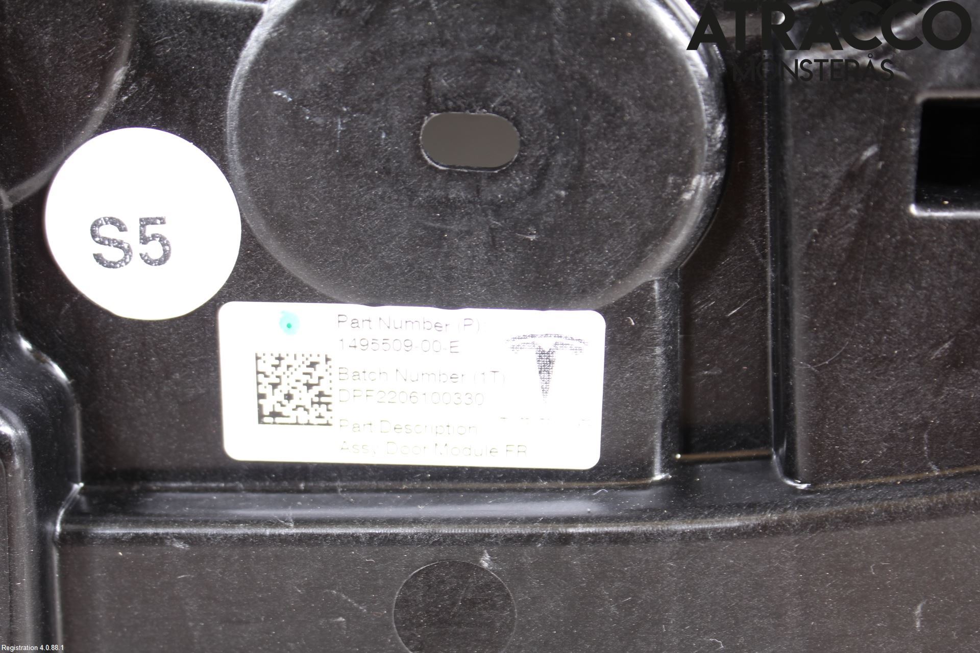 Tesla MODEL Y 21- Fönsterhissmekanism