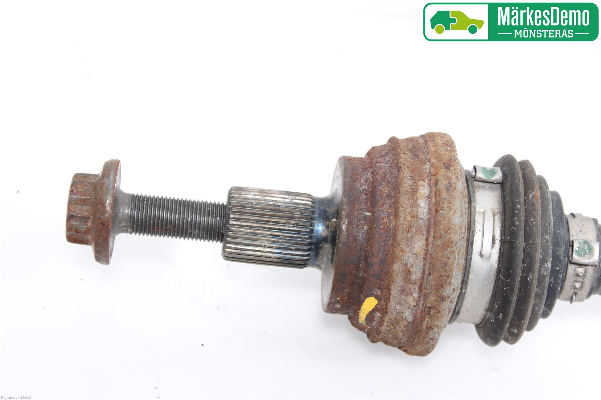 Volkswagen VW PASSAT 15-19 Drivaxel Bak Höger