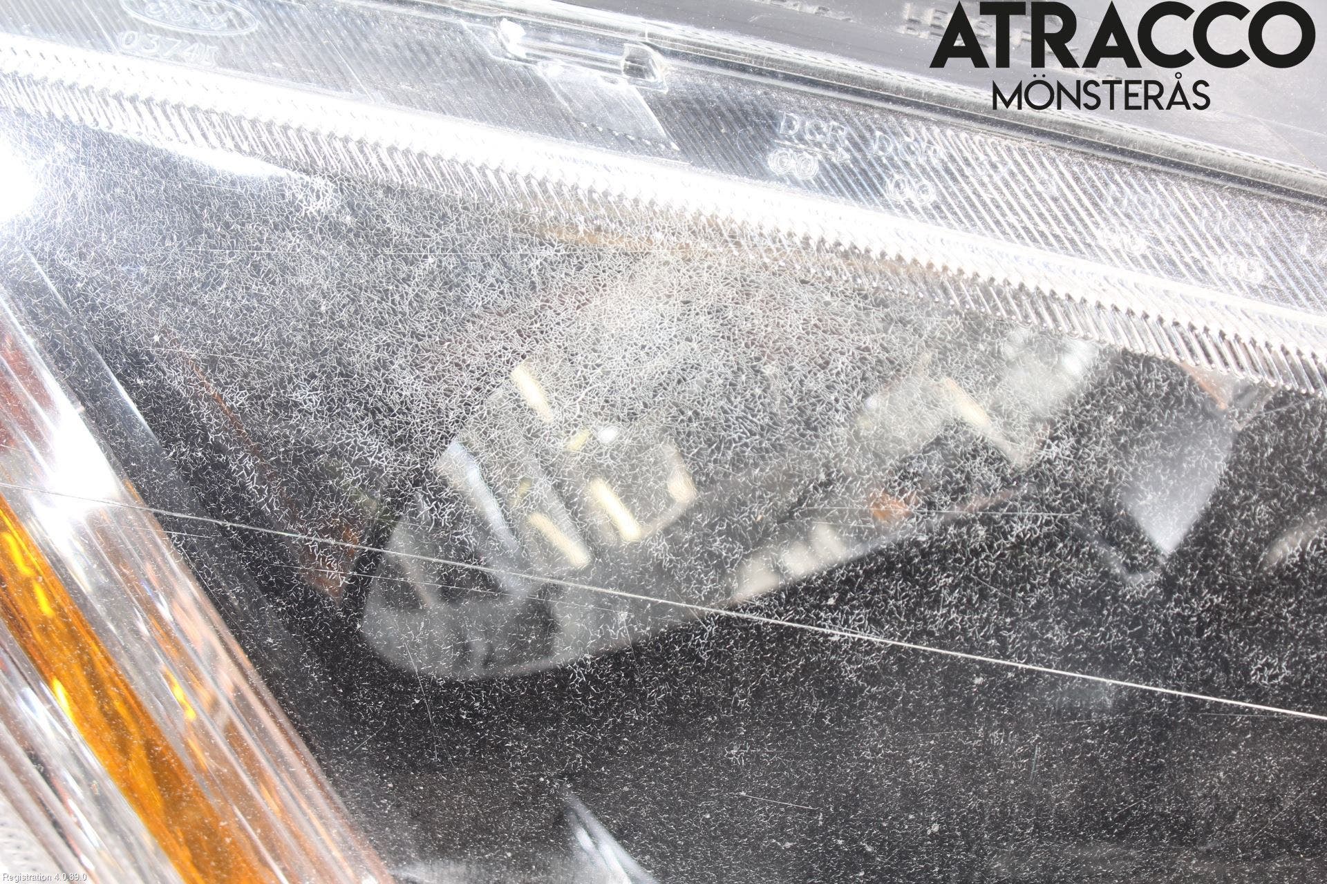 Ford FOCUS 04-07 Strålkastare Höger