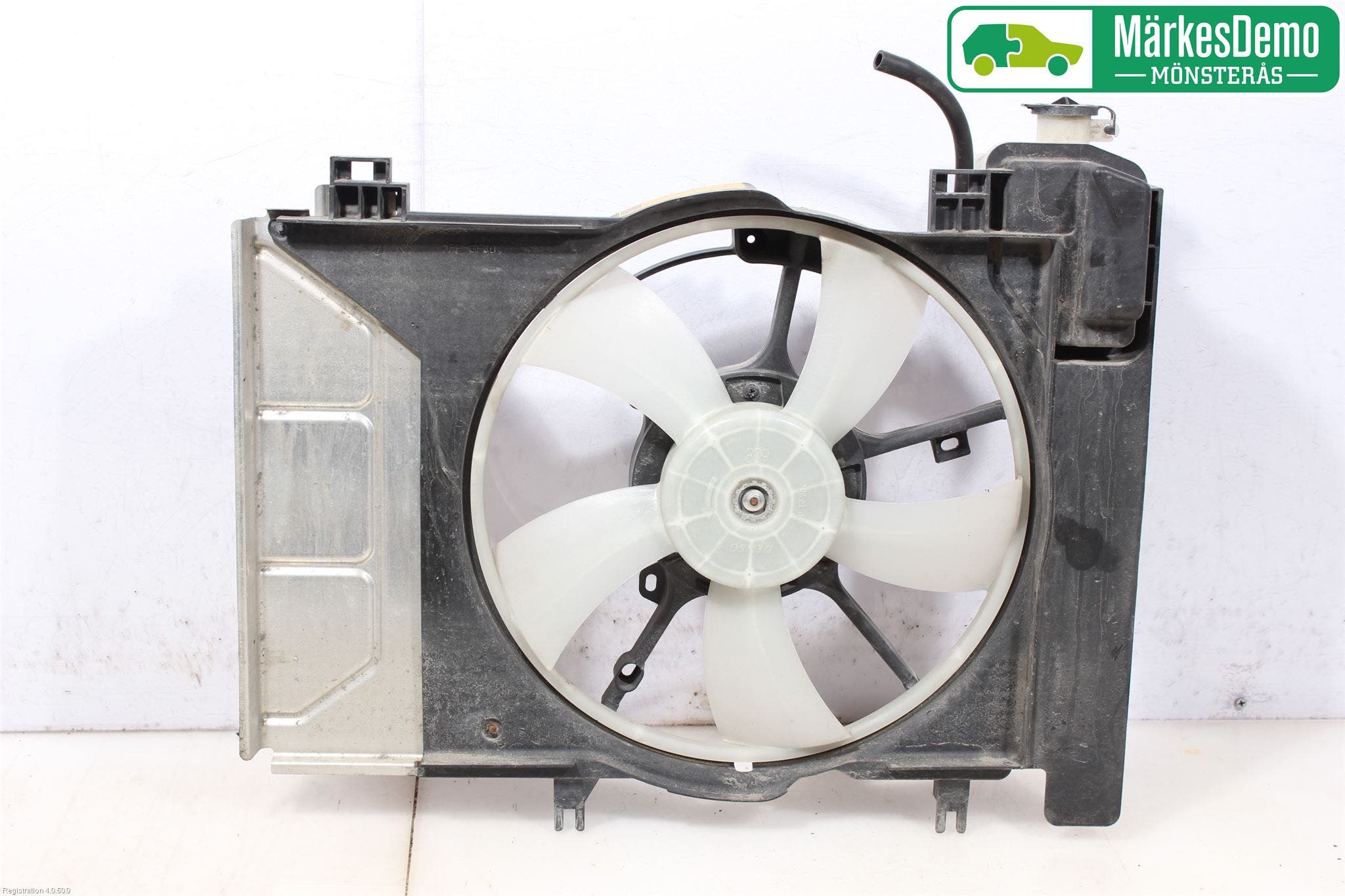 Toyota YARIS XP130 12-14 Kylfläkt El