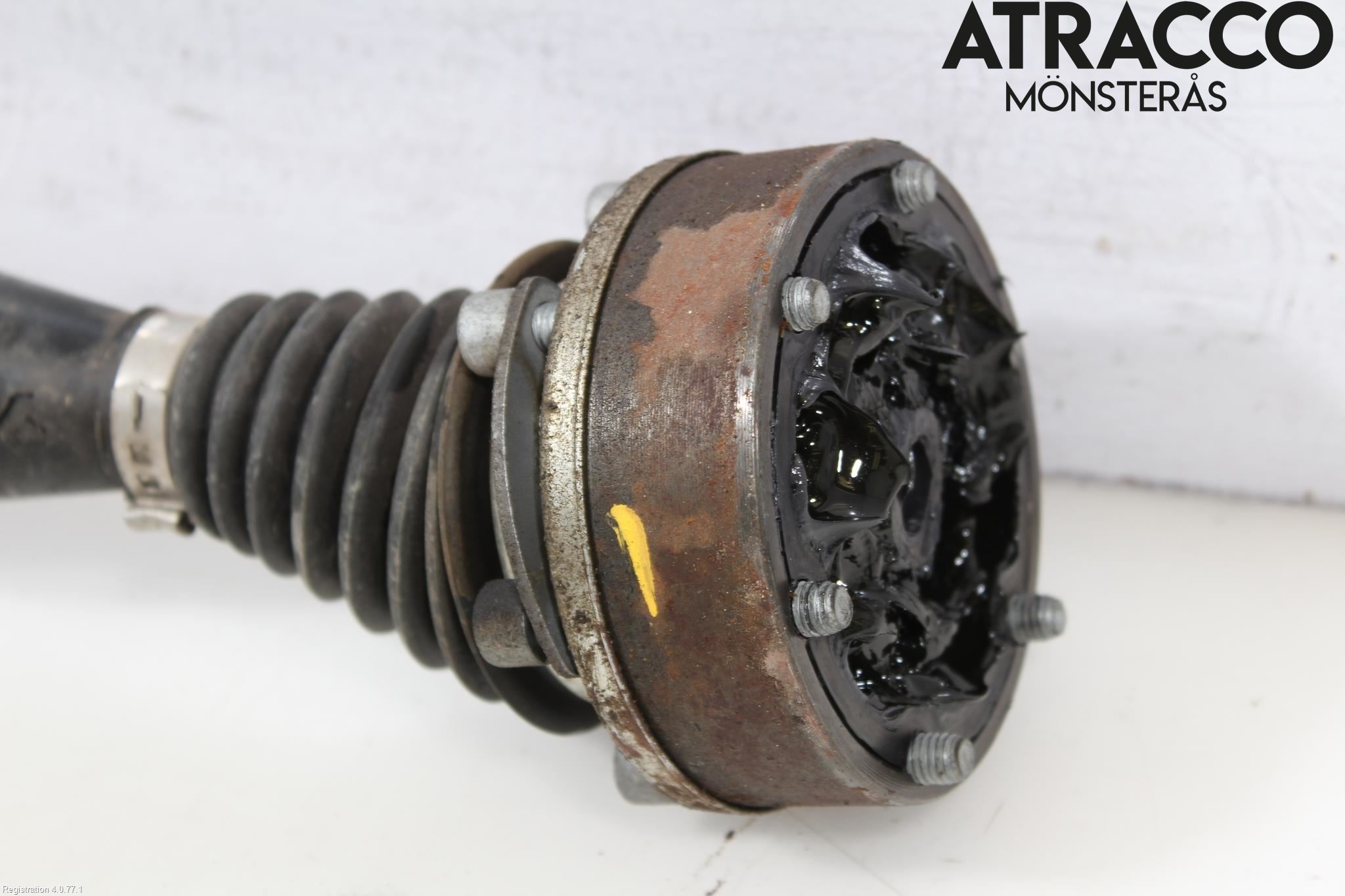 Volkswagen VW POLO 10-17 Drivaxel Fram Höger