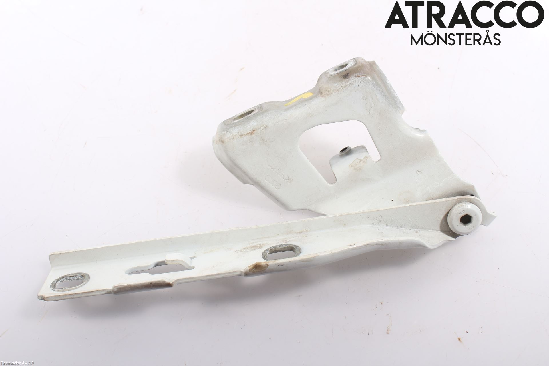 Audi A4 12-15 Huvgångjärn