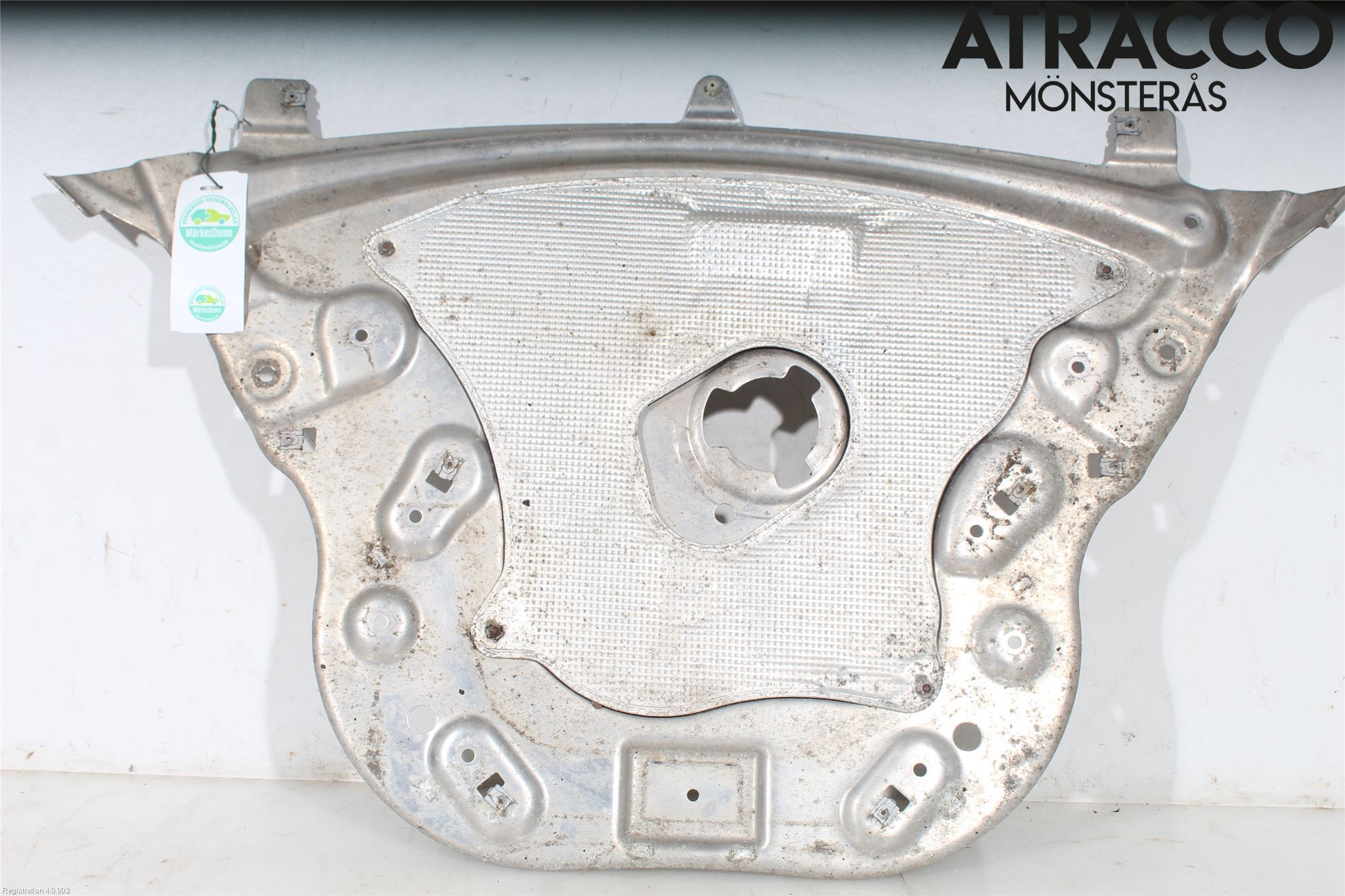 BMW 5 F10/F11/F18 09-17 Hasplåt Plåt-Plast
