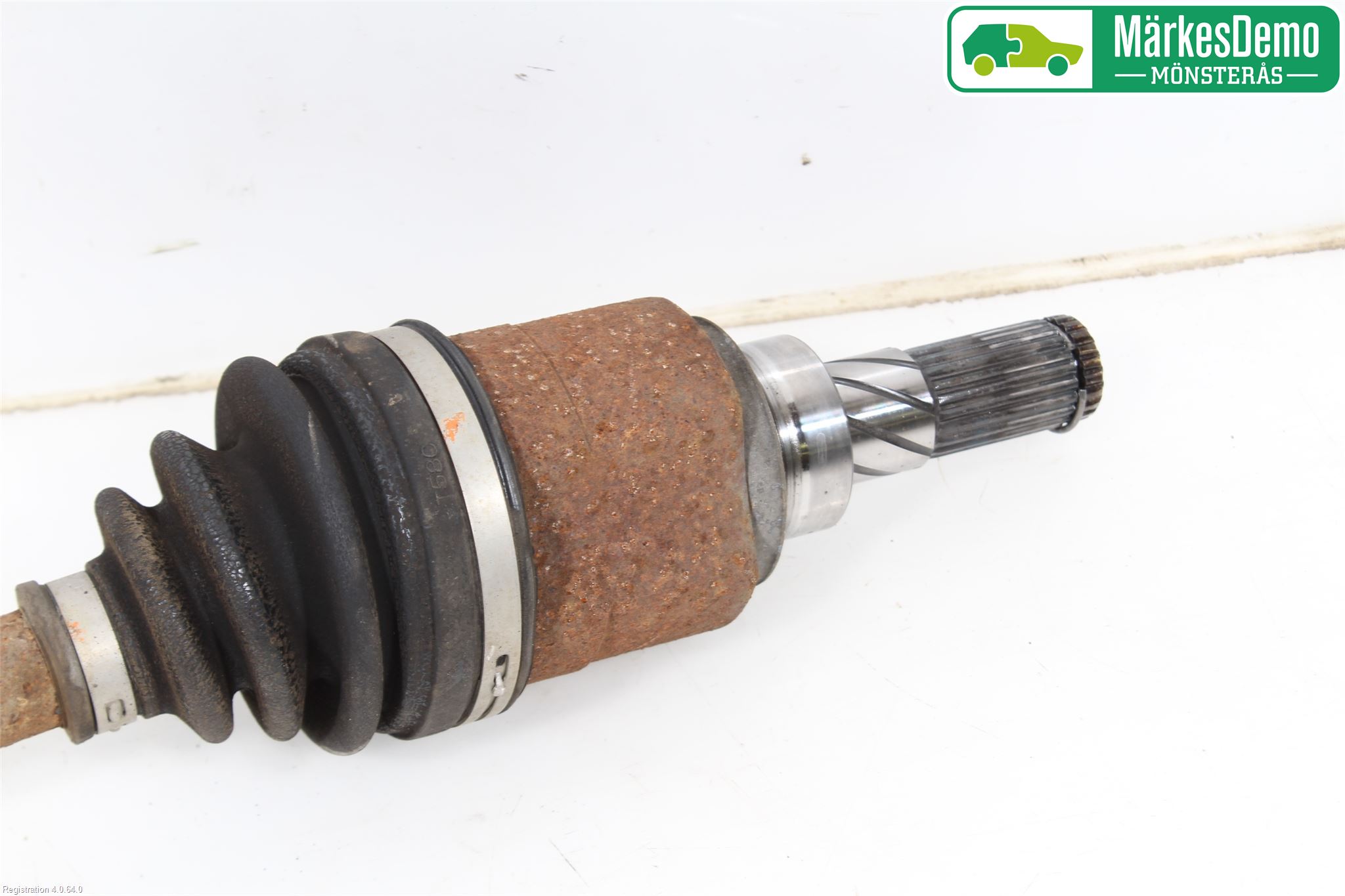 Nissan QASHQAI+2  10-14 Drivaxel Bak Vänster