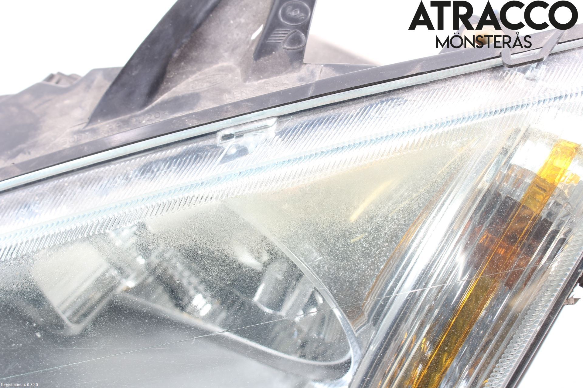 Ford FOCUS     04-07 Strålkastare Vänster