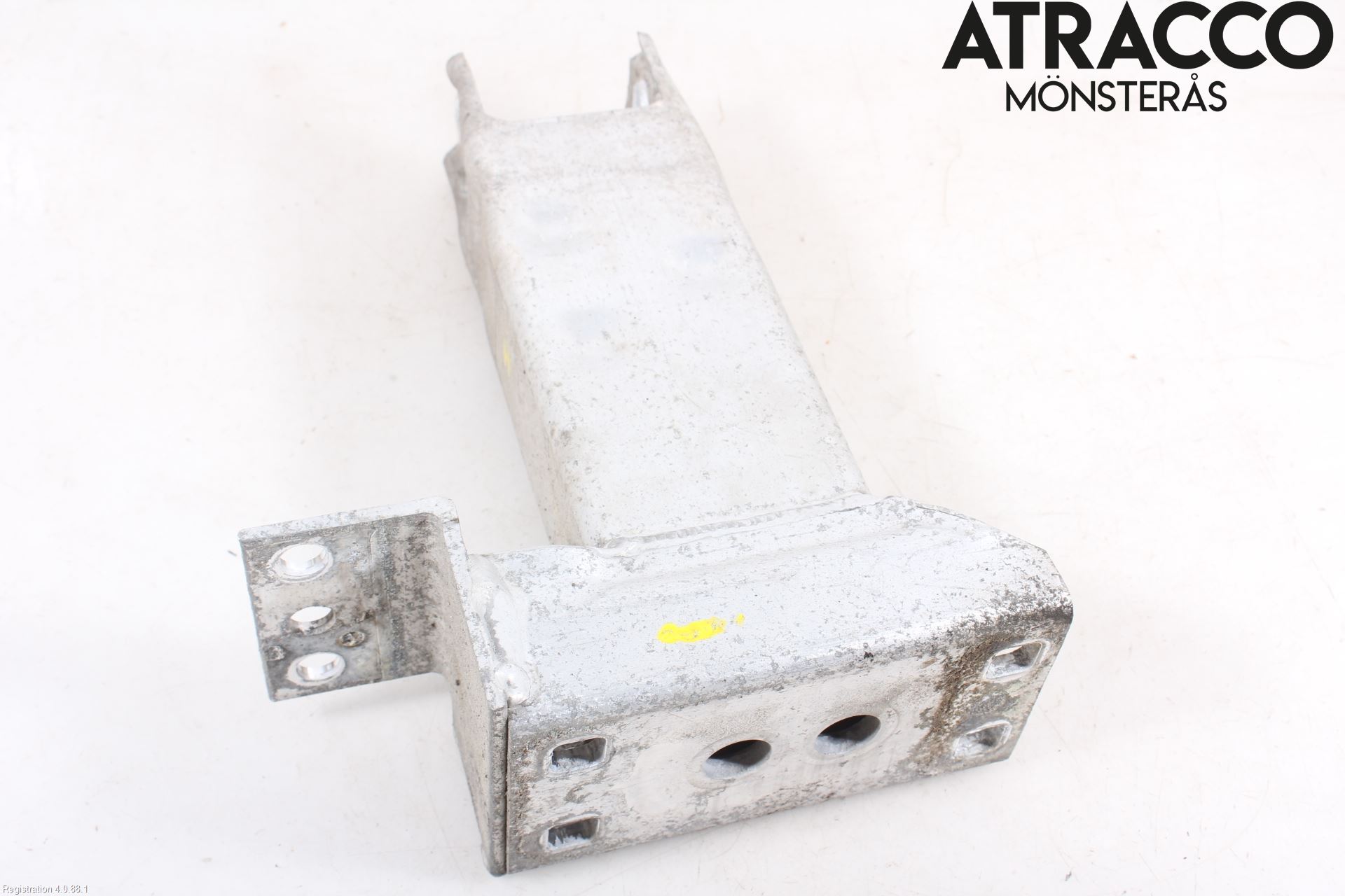 BMW X3 E83     03-10 Stötfångarbärjärn Fram