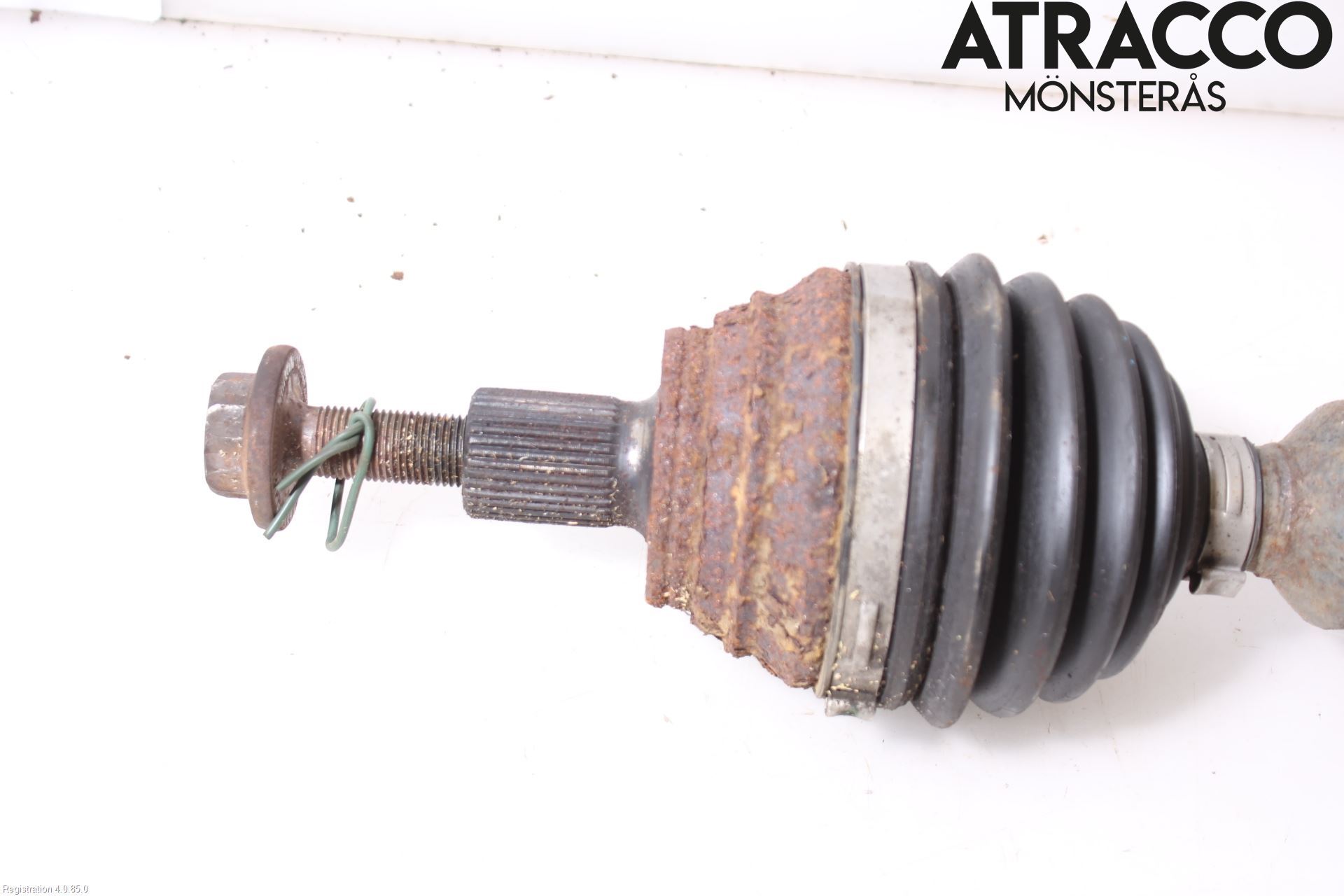 Volkswagen VW CADDY      04-10 Drivaxel Fram Höger