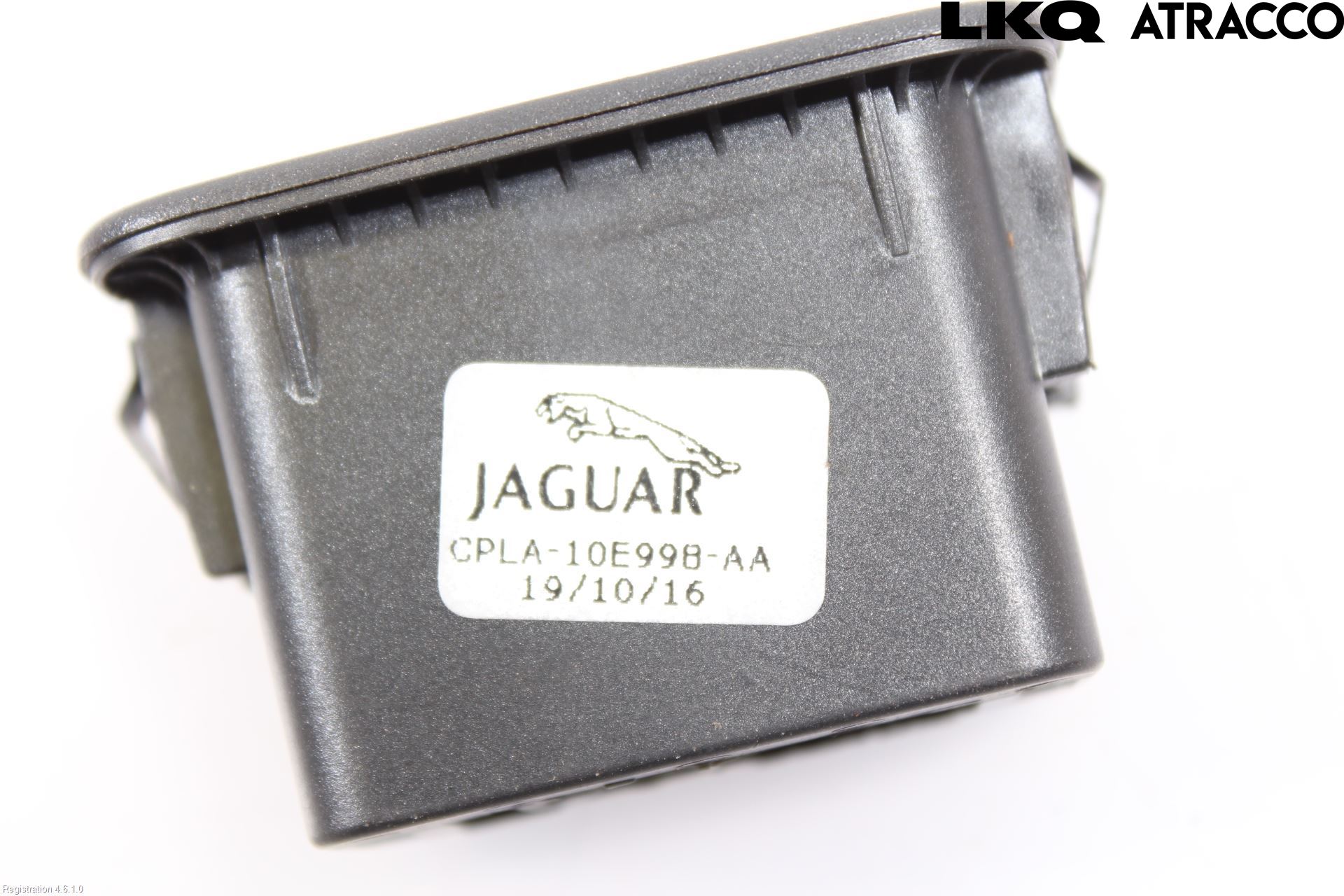 Jaguar F-PACE Strömställare Baklucka