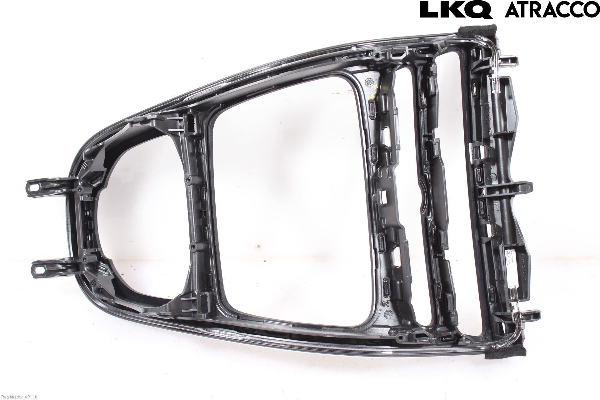 Mercedes-Benz MB E-KLASS (W213) 16-23 Instrumentkonsoll Mitt