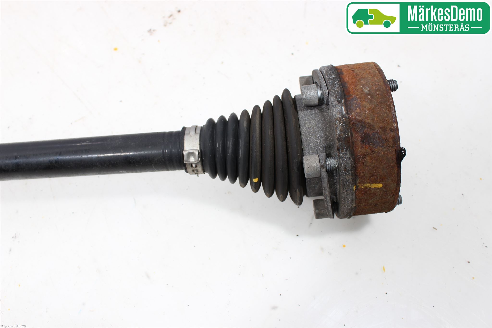 Volkswagen VW PASSAT 15-19 Drivaxel Bak Höger
