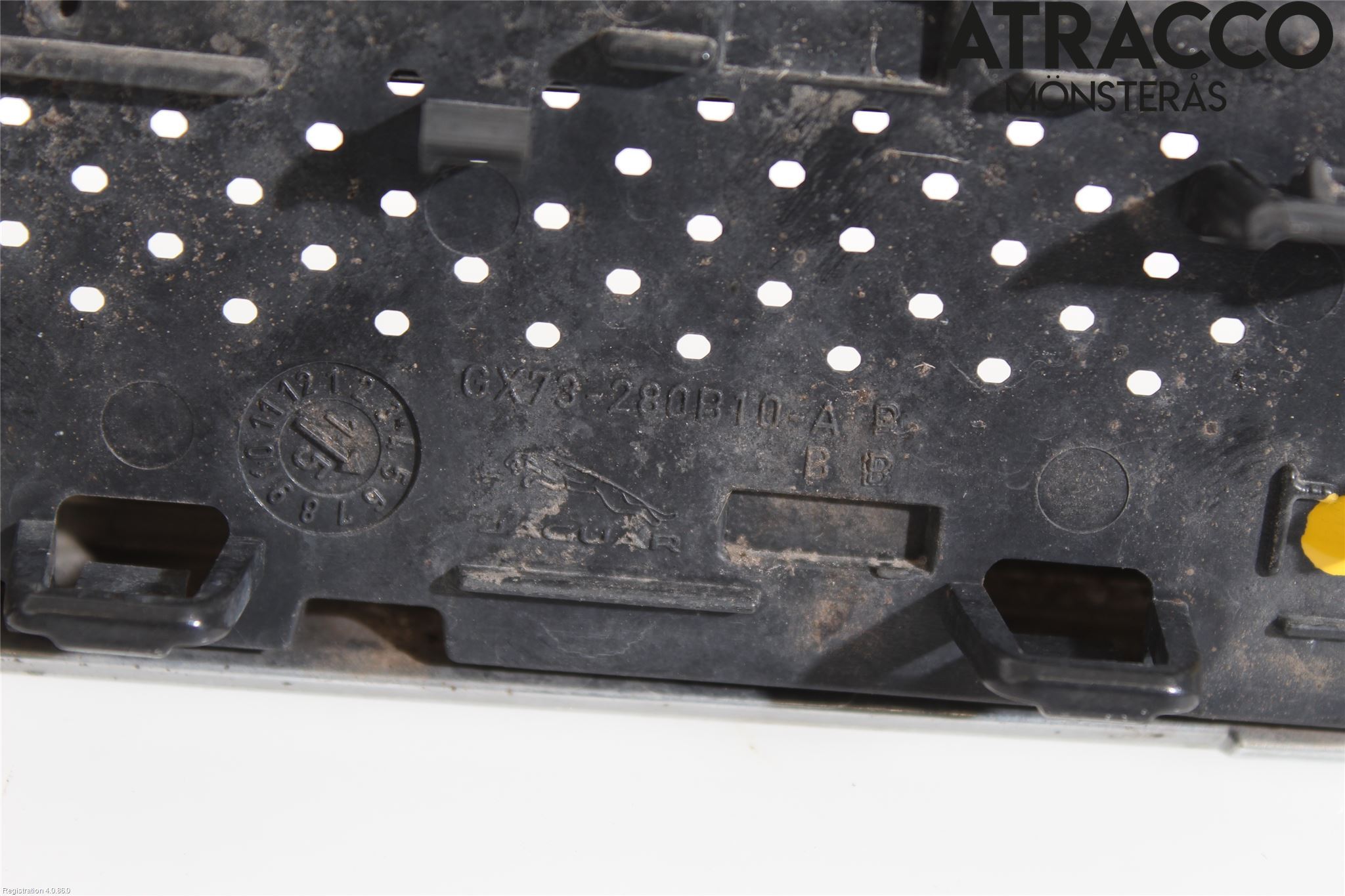 Jaguar XE (X760) 15-24 List Framskärm Hö