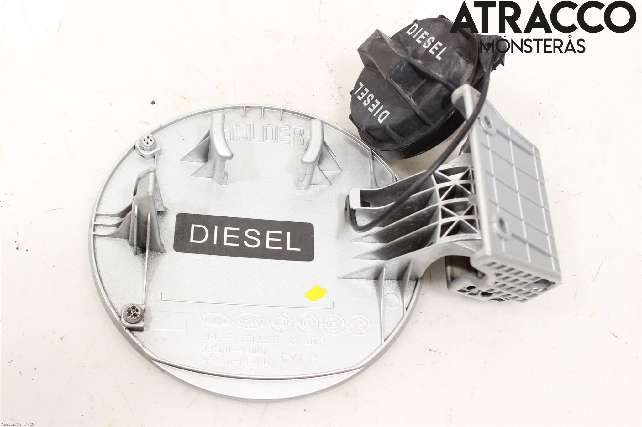 Kia CARENS III 13-19 Tanklucka