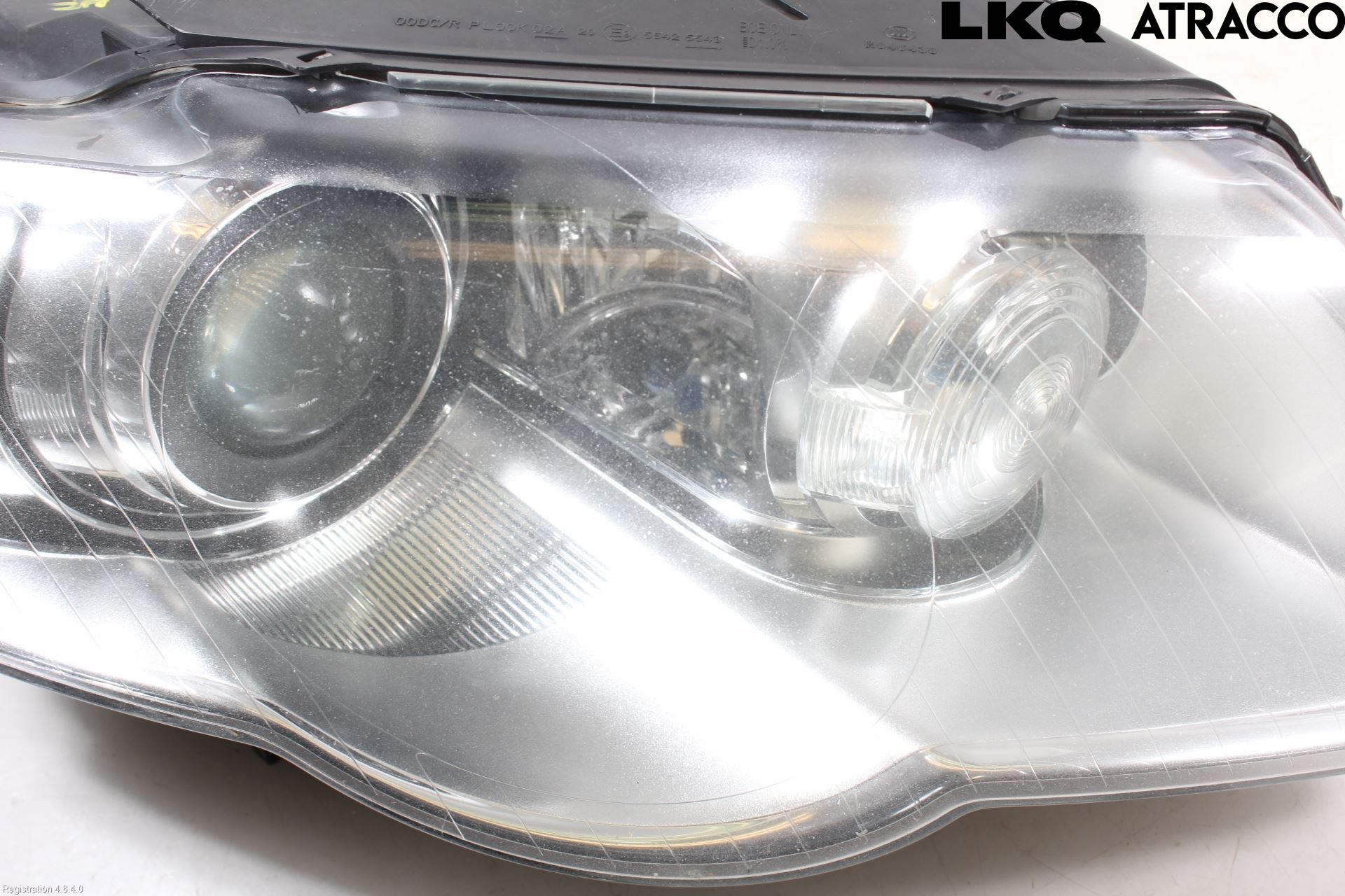 Volkswagen VW PASSAT 05-11 Strålkastare Höger