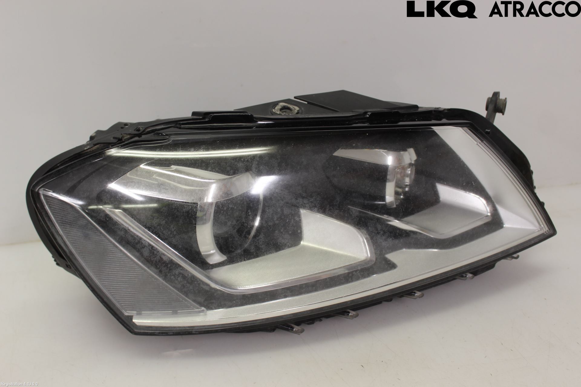 Volkswagen VW PASSAT 11-14 Strålkastare Höger