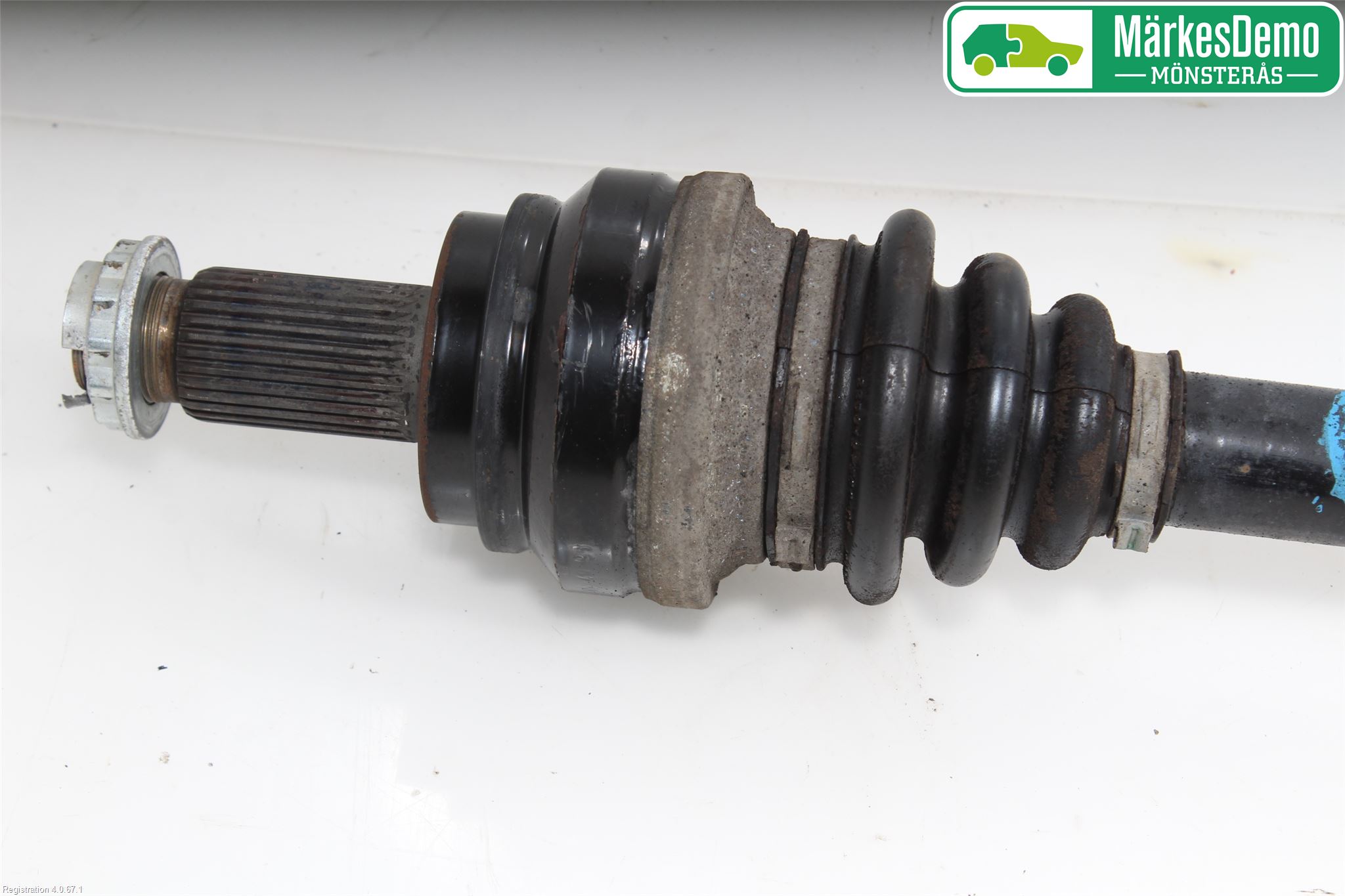 BMW 5 F10/F11/F18 09-17 Drivaxel Bak Höger