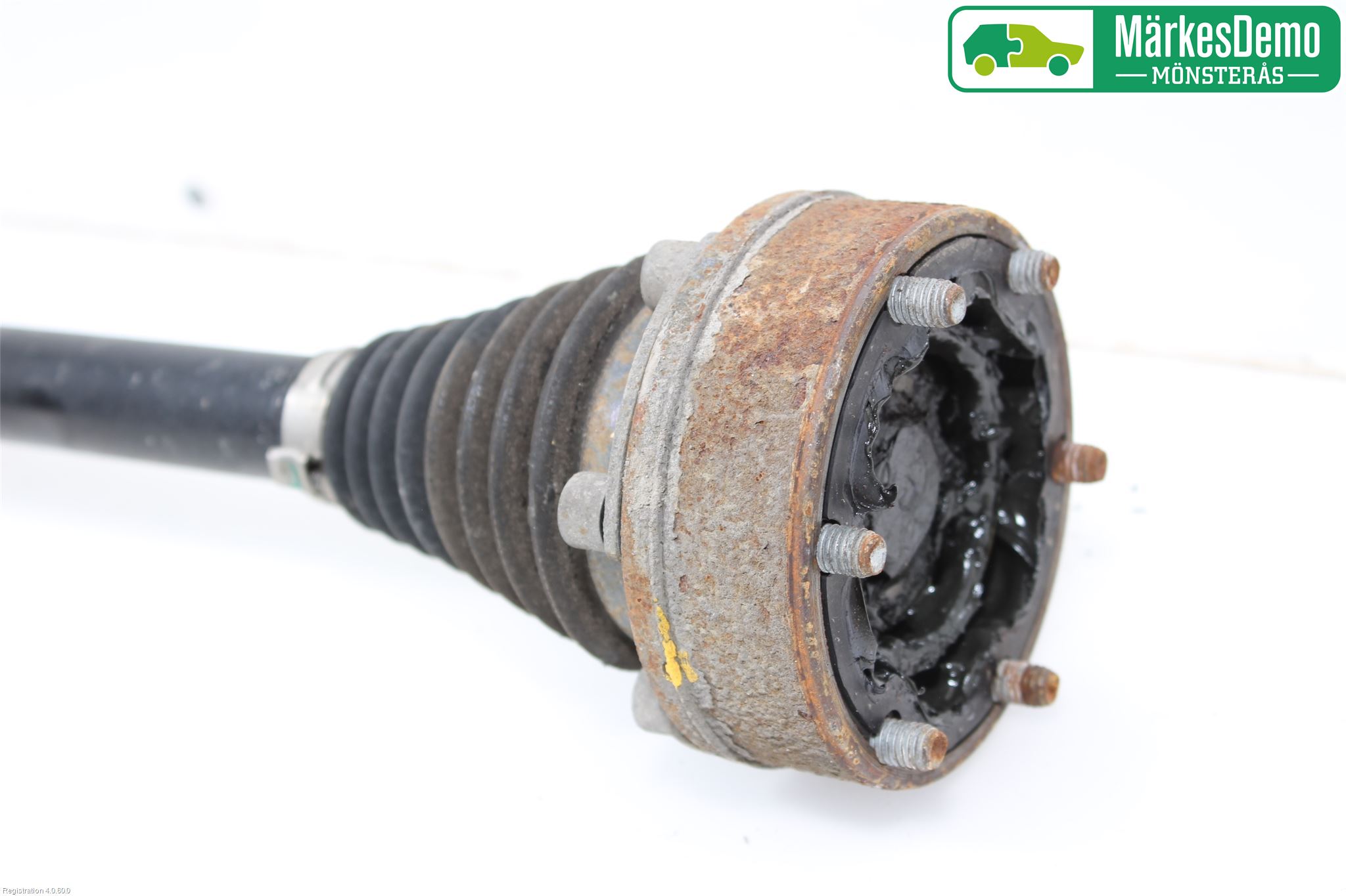 Volkswagen VW PASSAT 15-19 Drivaxel Bak Vänster