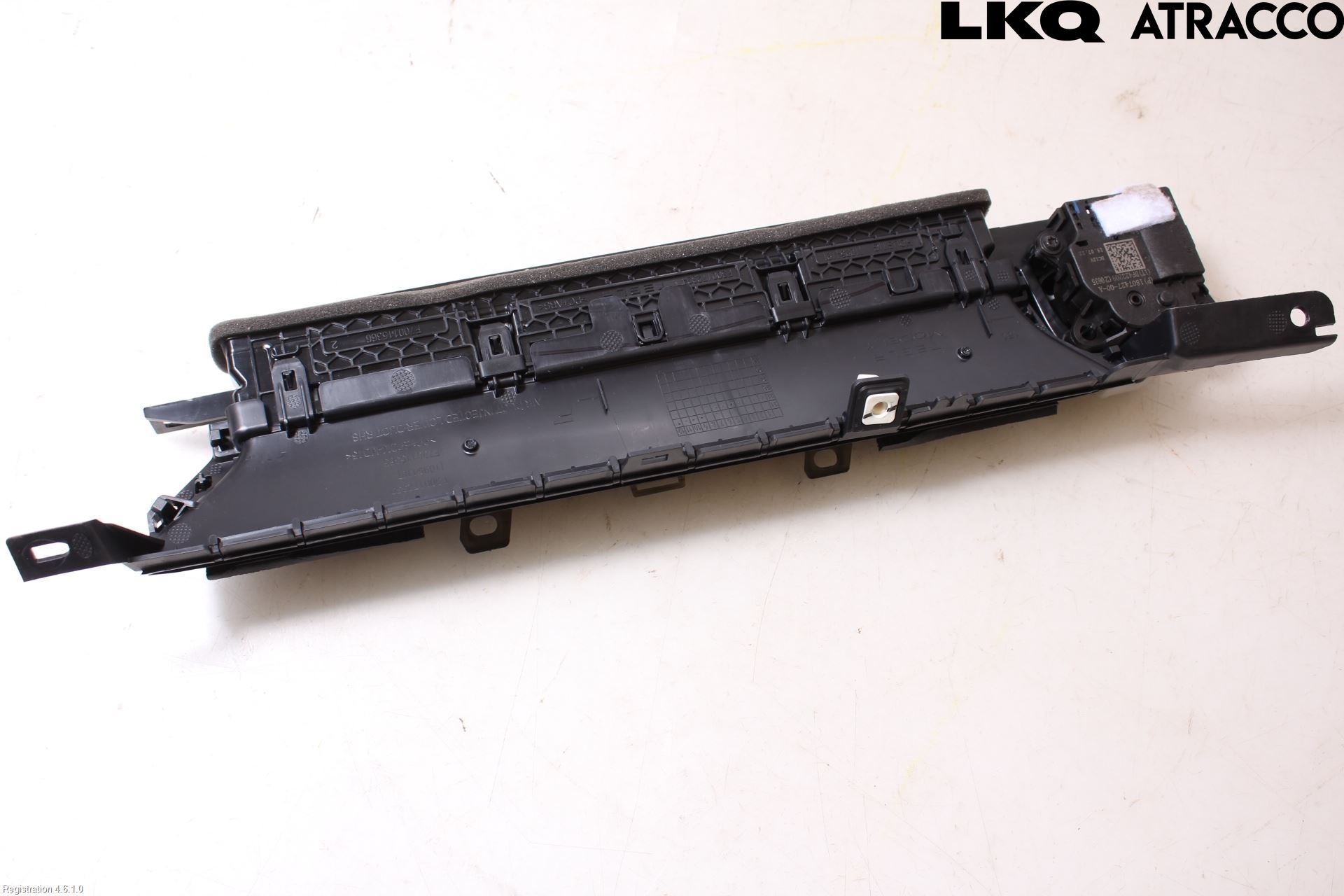 Tesla MODEL Y 21- Defrosterkanal-Munstycke