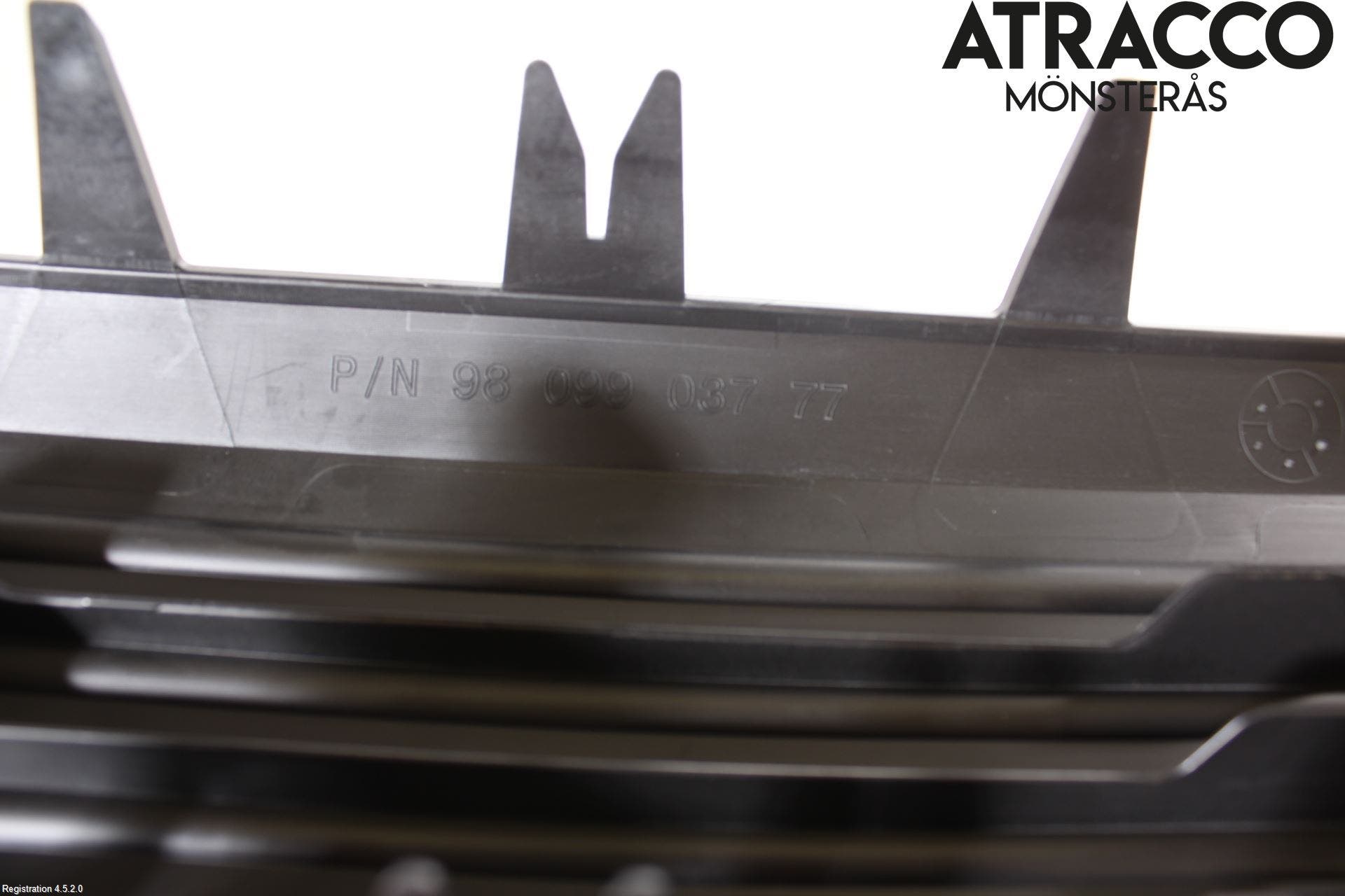 Peugeot 308 14-21 Grilldel Mitt