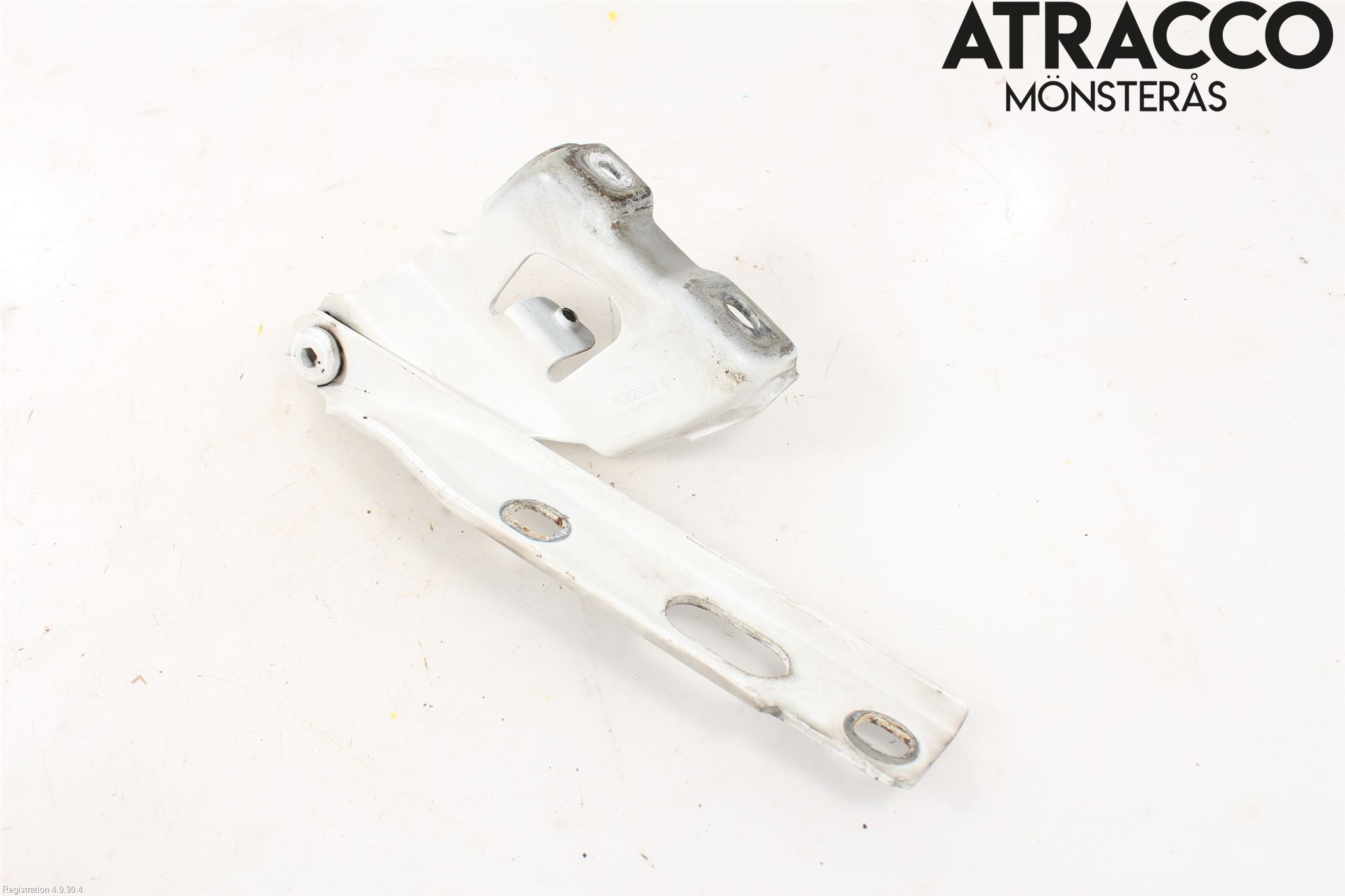 Audi A4 12-15 Huvgångjärn