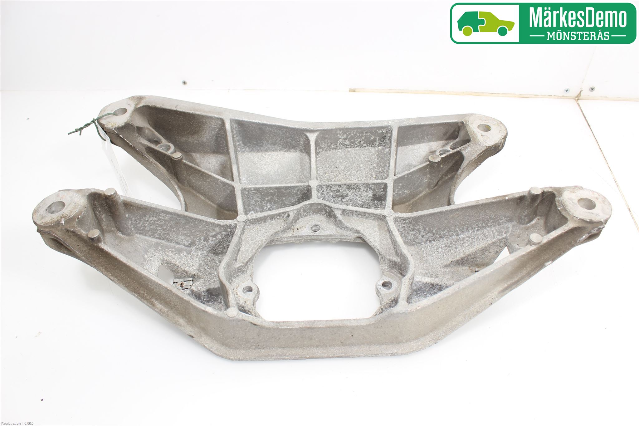 Audi A4 12-15 Växellådsbalk